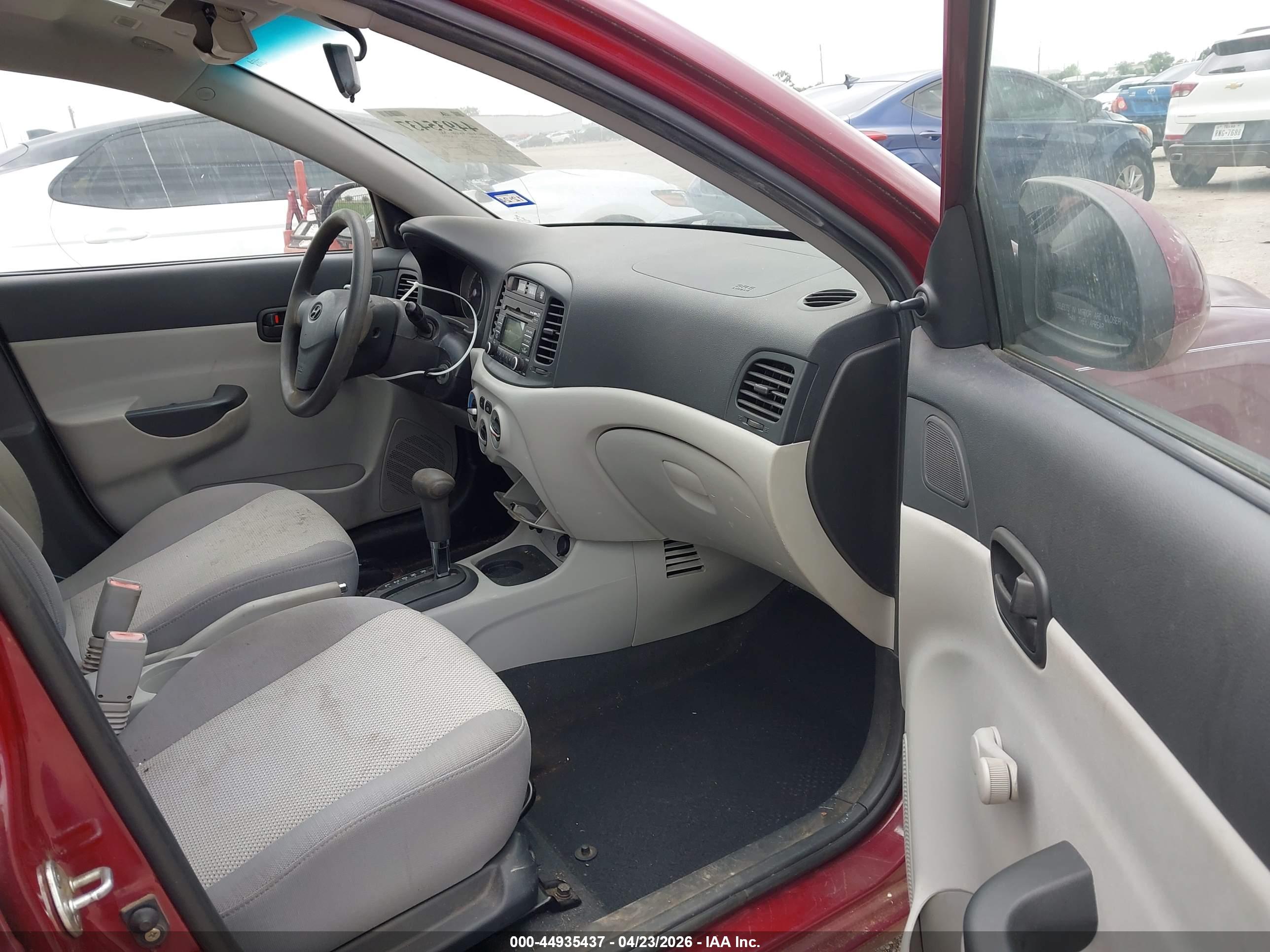 HYUNDAI ACCENT image 5