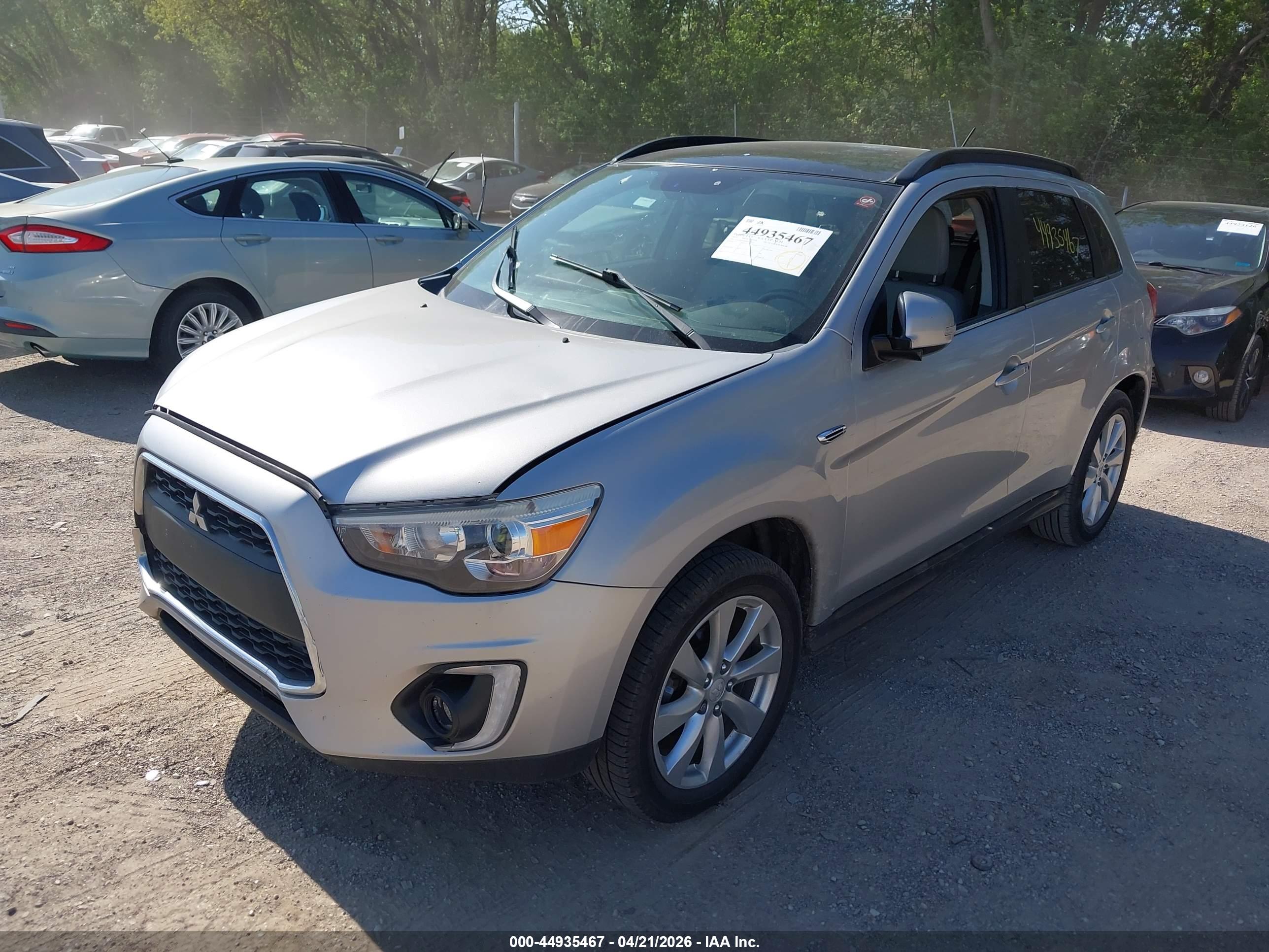 MITSUBISHI OUTLANDER image 2