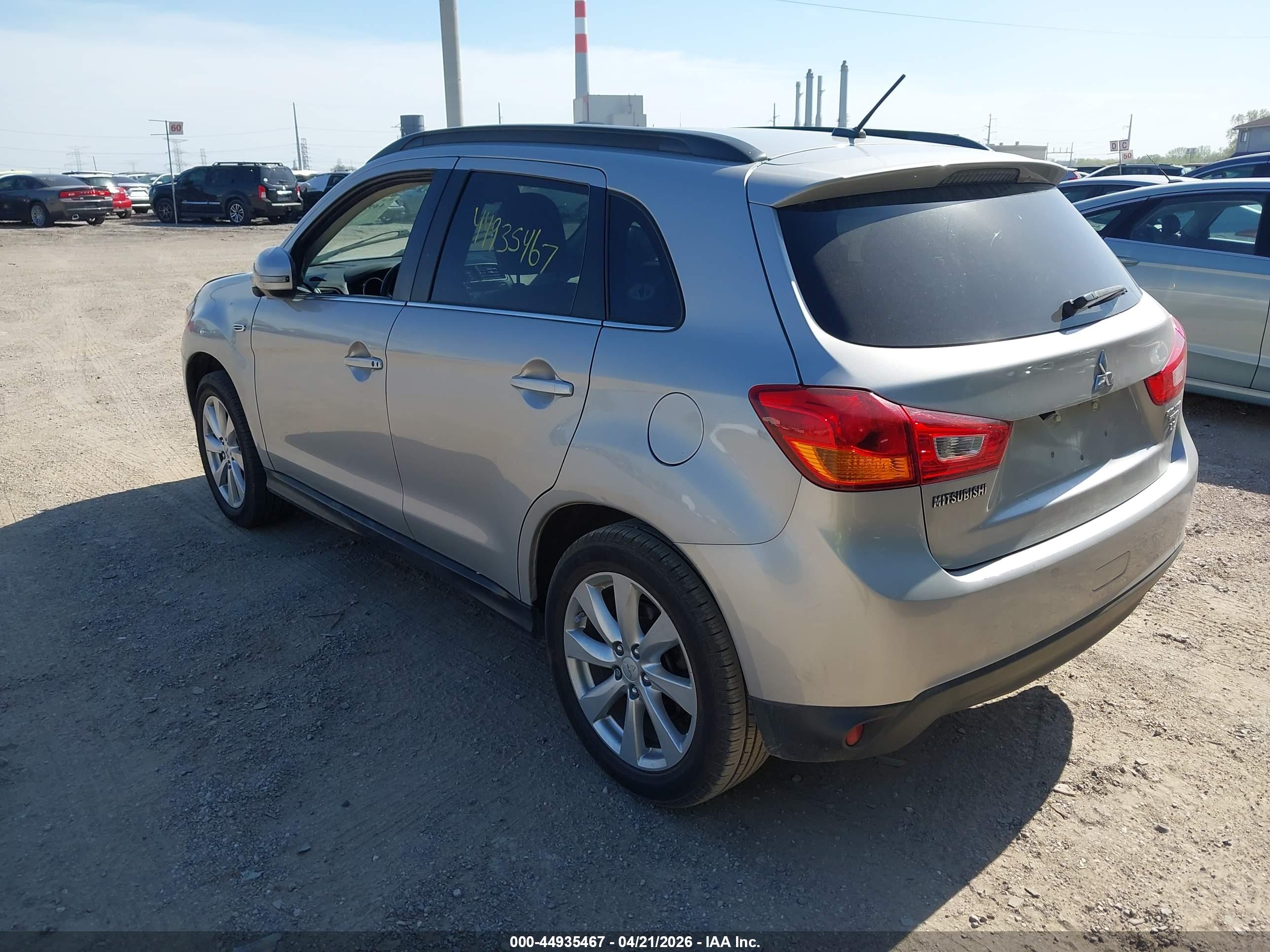 MITSUBISHI OUTLANDER image 3