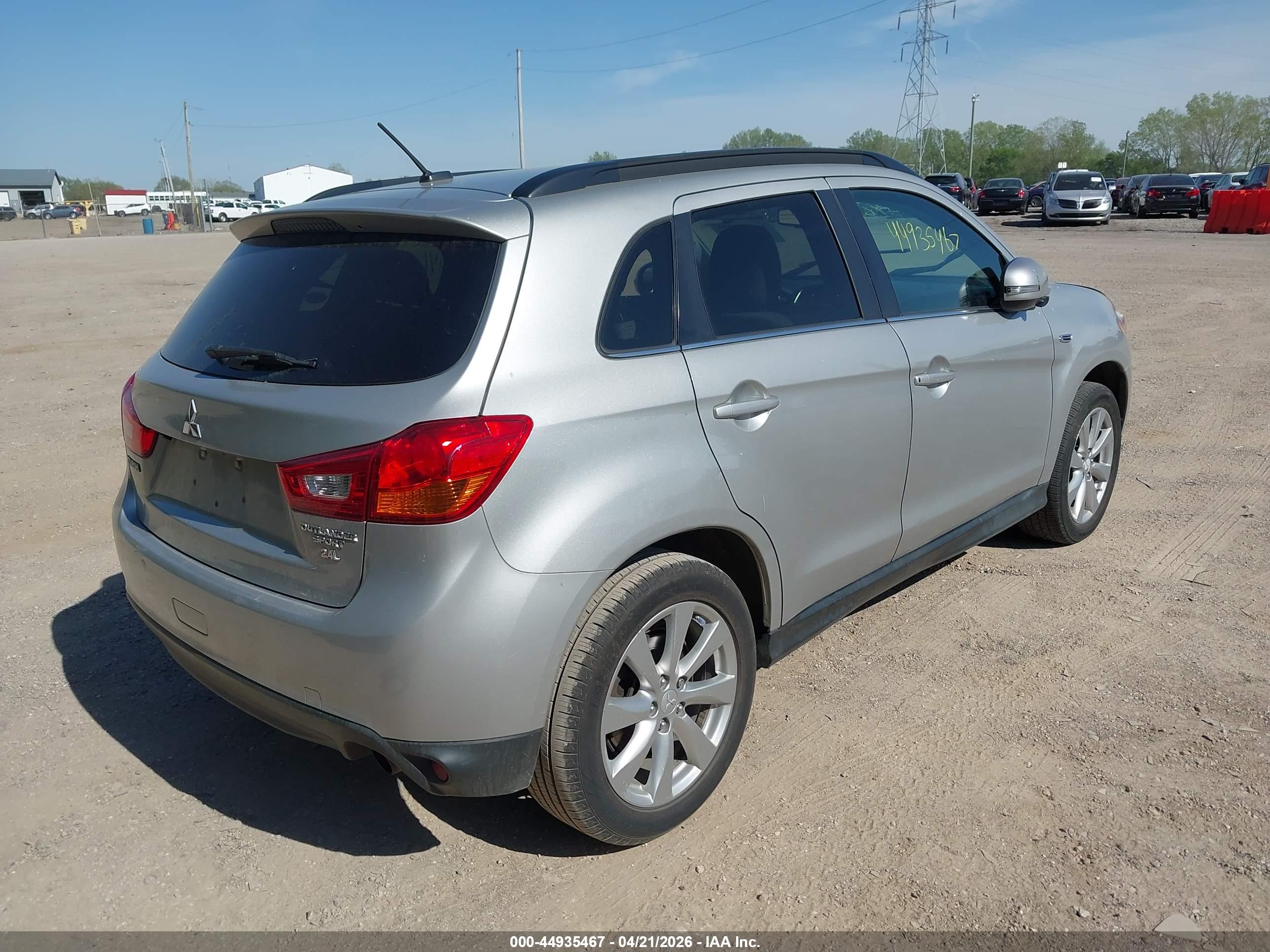 MITSUBISHI OUTLANDER image 4