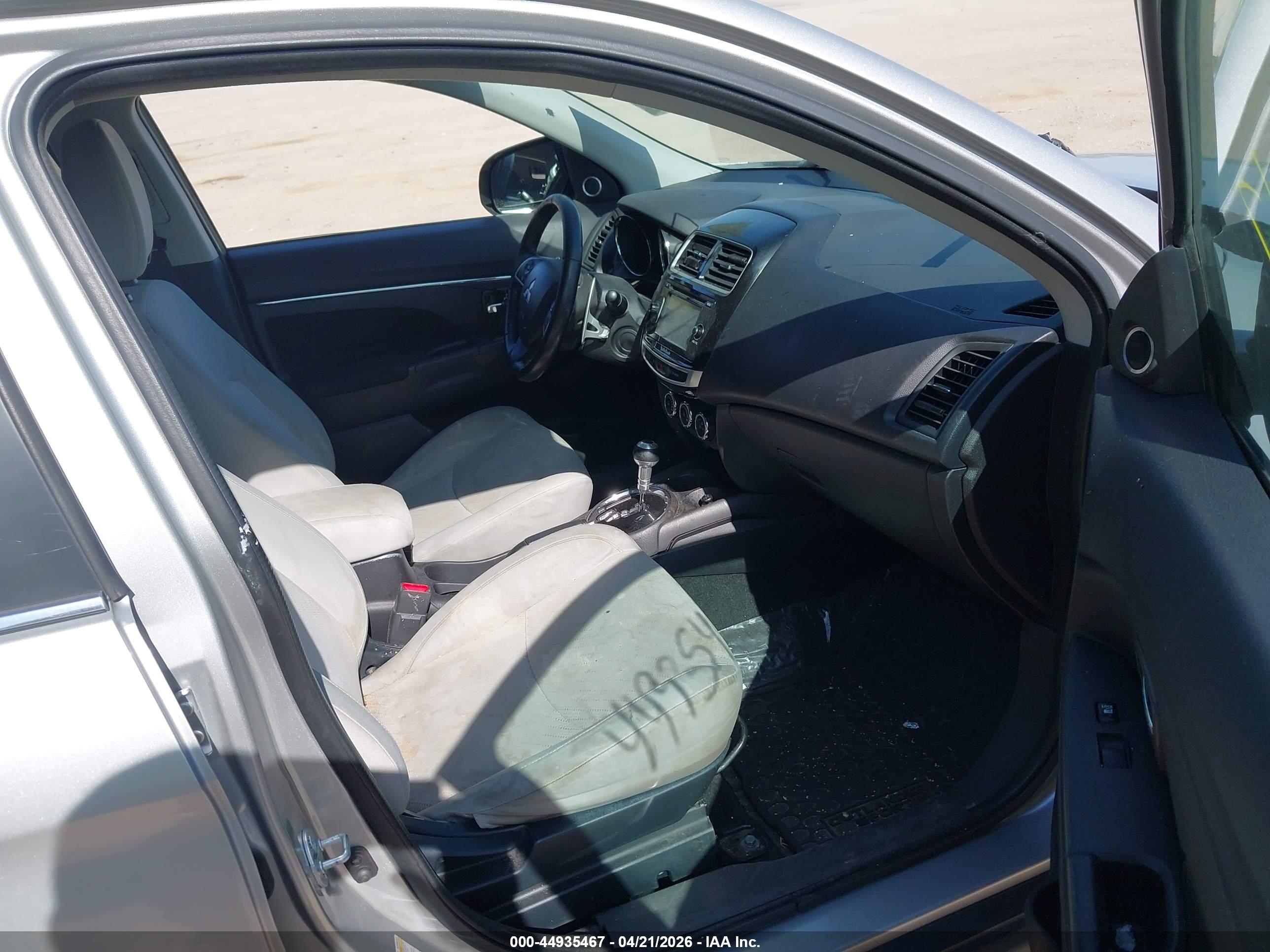MITSUBISHI OUTLANDER image 5