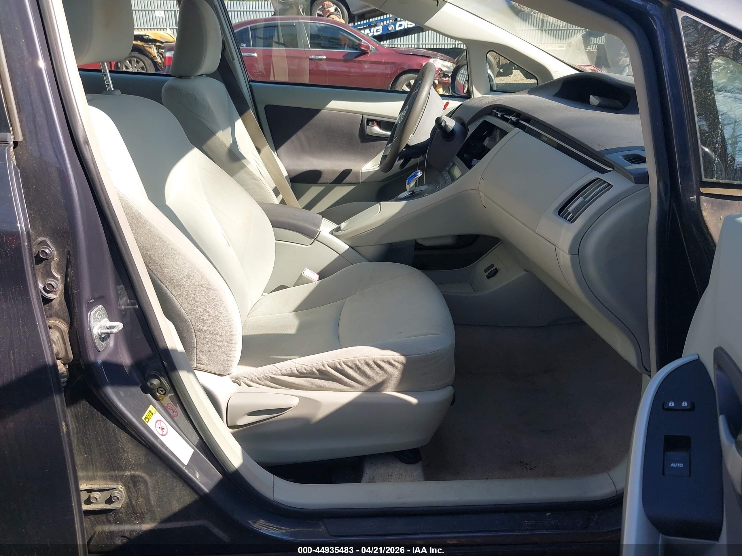 TOYOTA PRIUS image 5