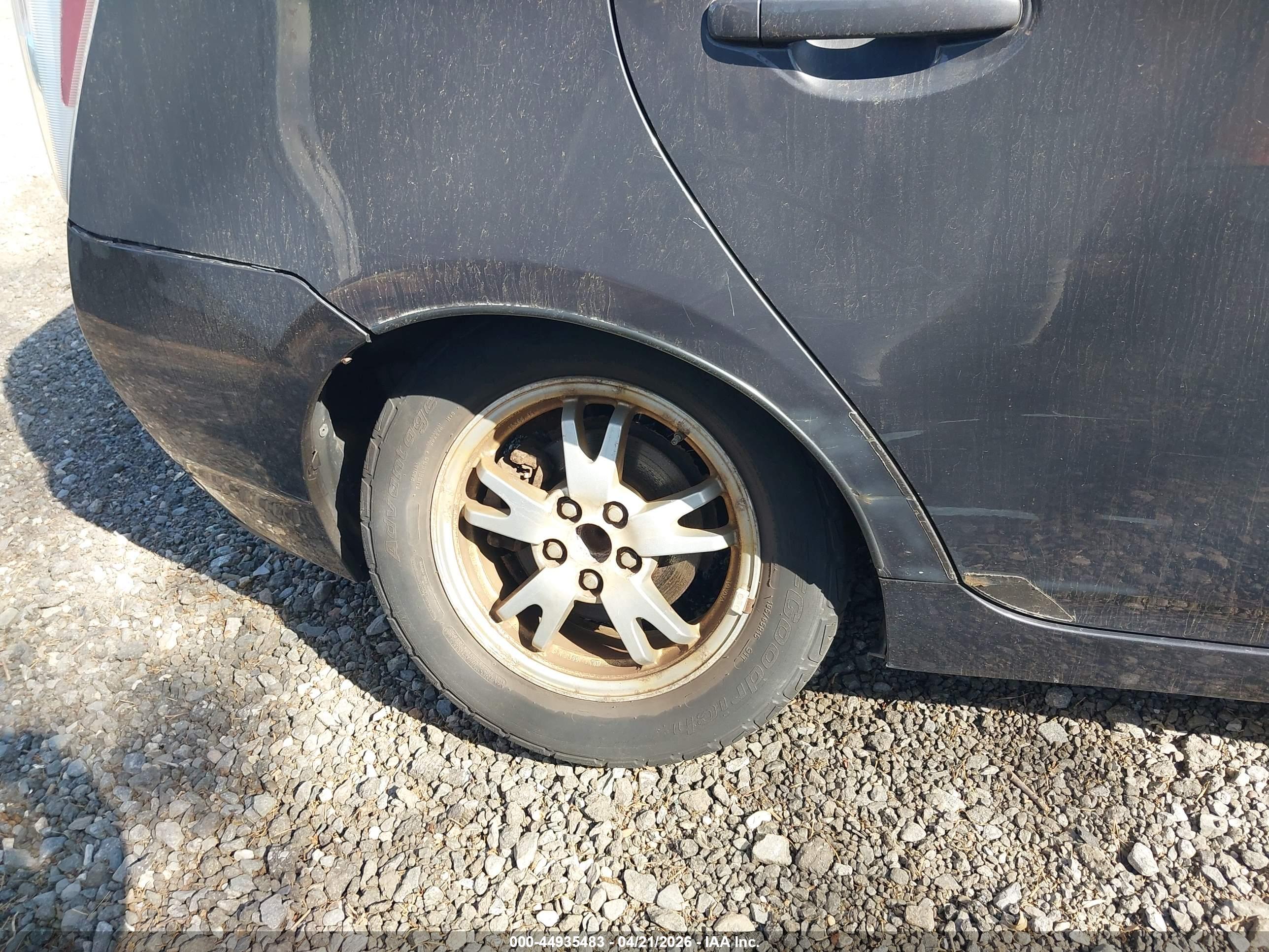 TOYOTA PRIUS image 6