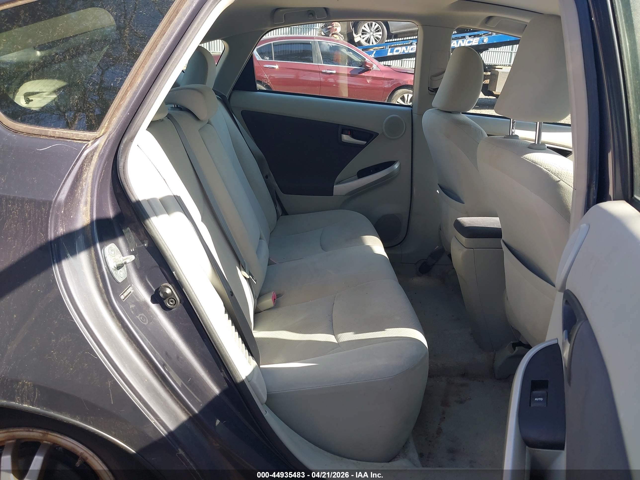 TOYOTA PRIUS image 8