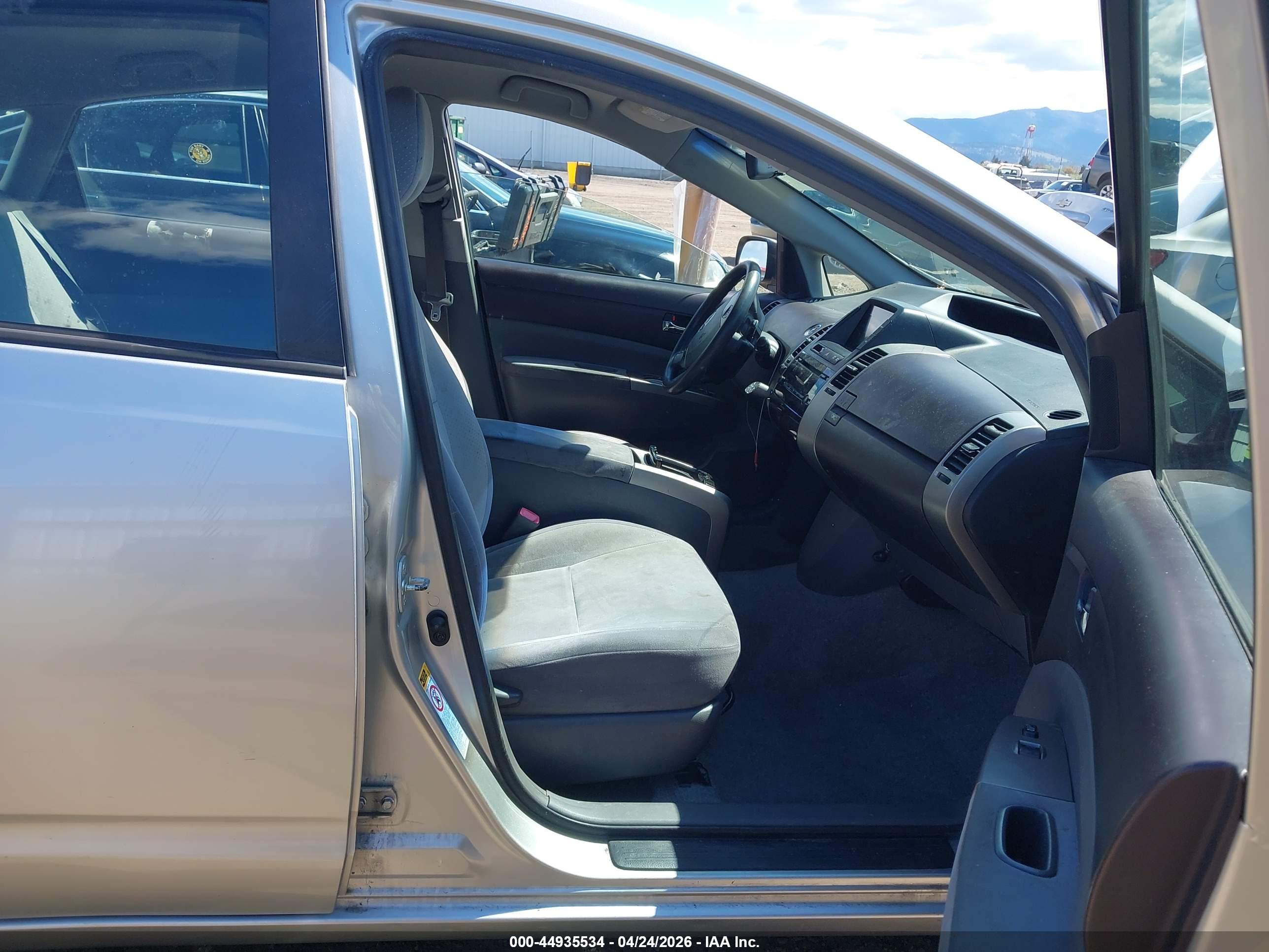 TOYOTA PRIUS image 5