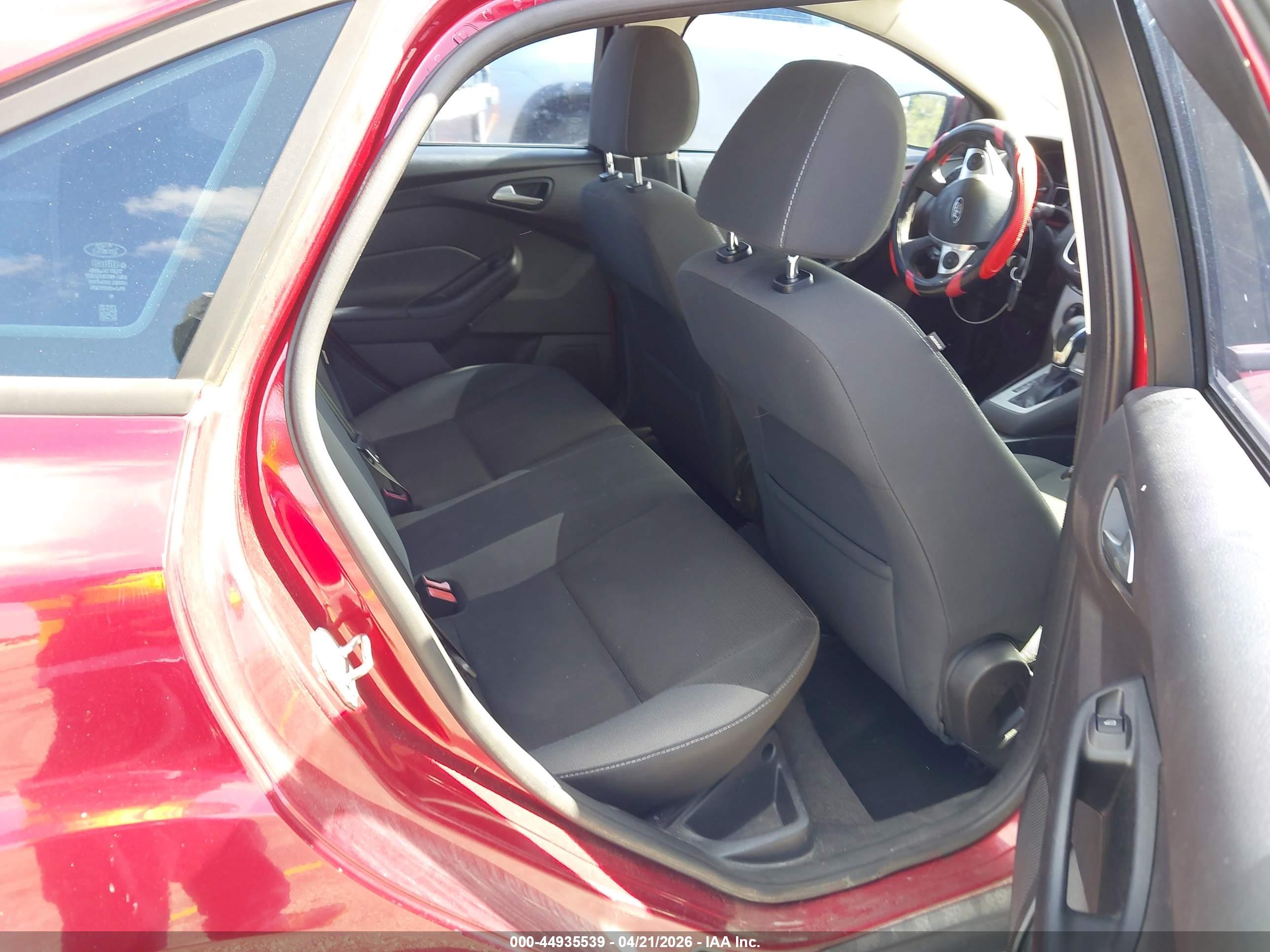 FORD FOCUS image 8