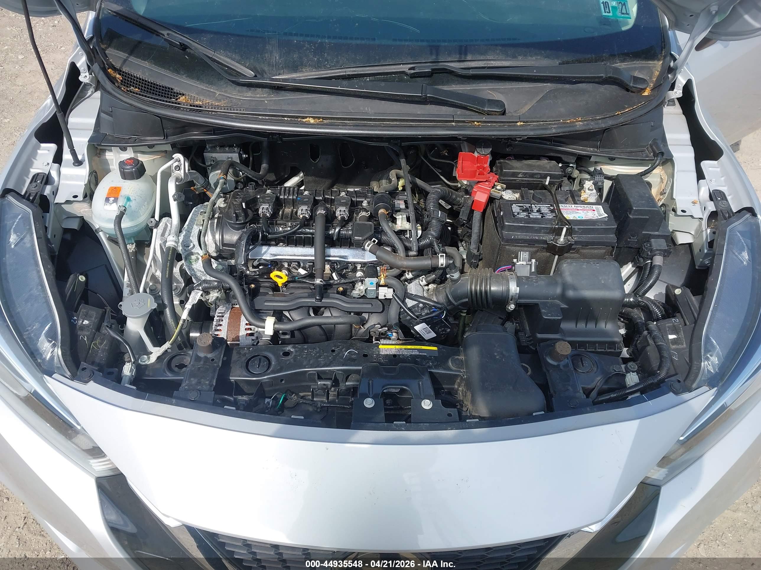 NISSAN VERSA image 10