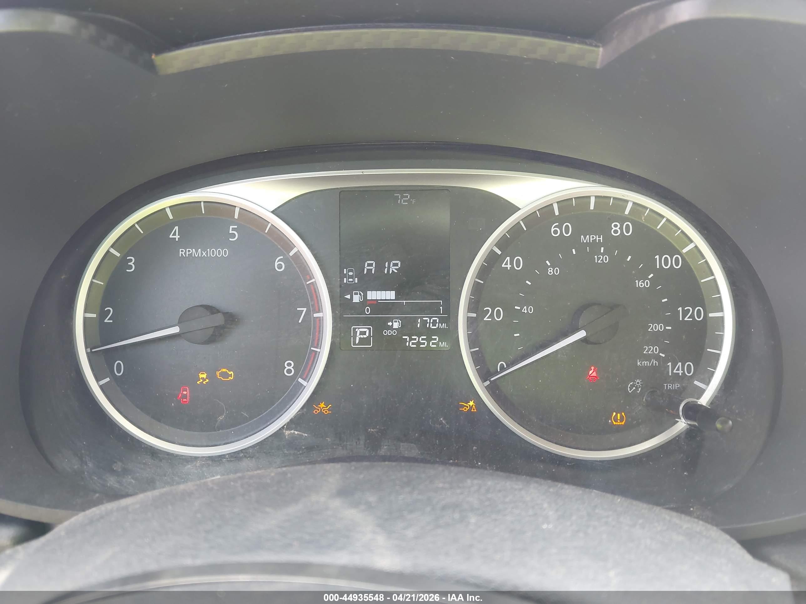 NISSAN VERSA image 7