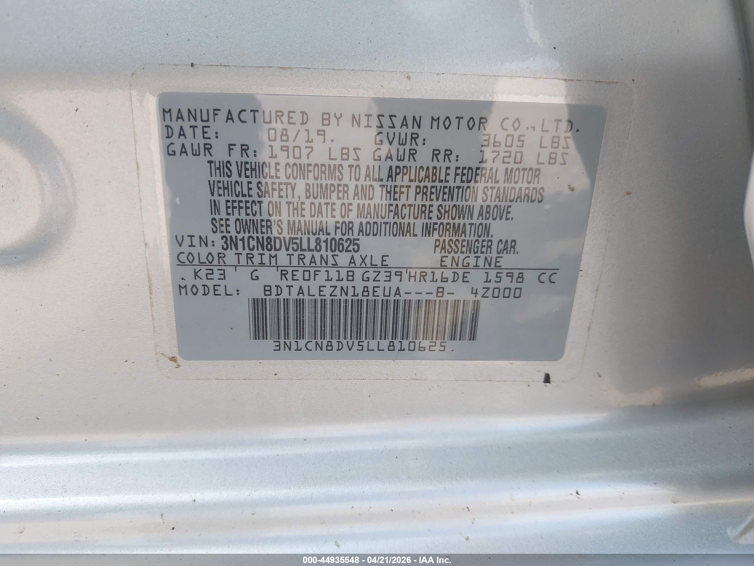 NISSAN VERSA image 9