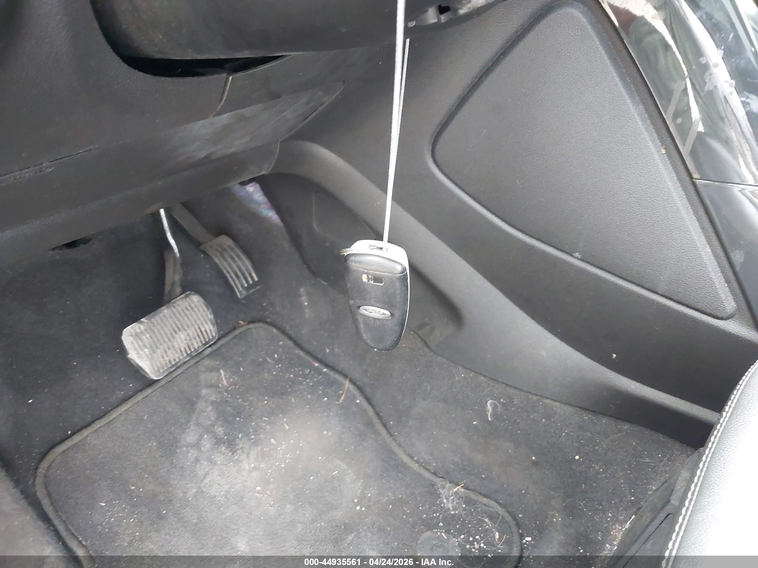 FORD ESCAPE image 11