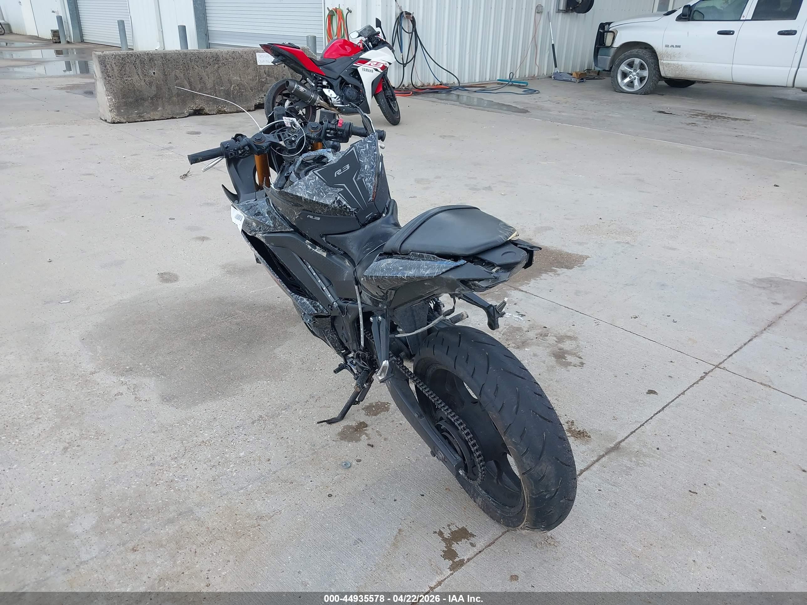 YAMAHA YZFR3 image 3