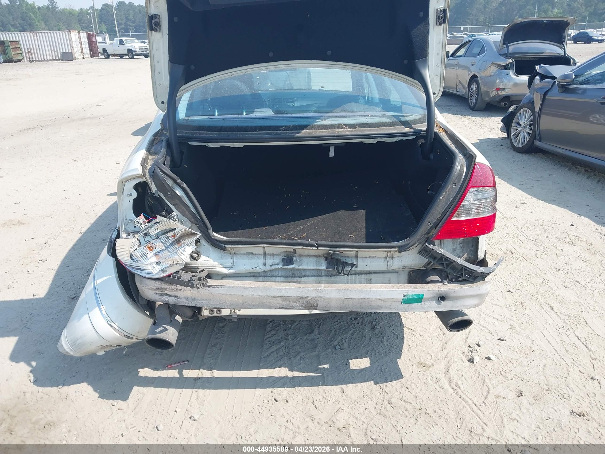 MERCEDES-BENZ E image 6