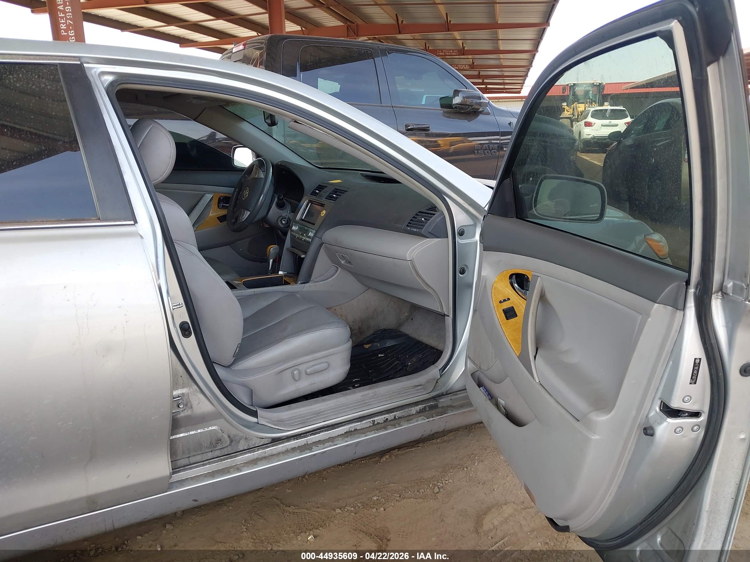 TOYOTA CAMRY image 5