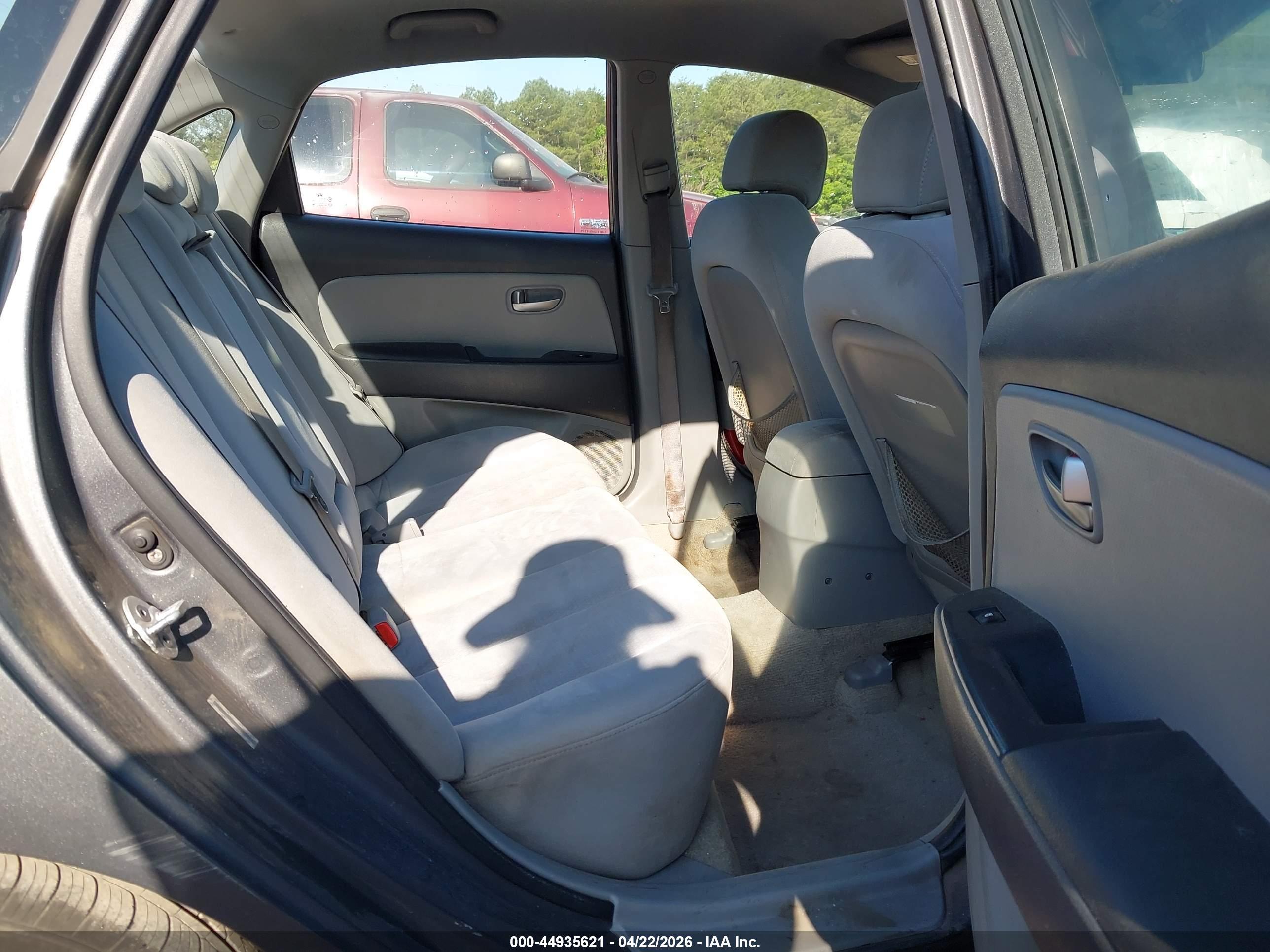 HYUNDAI ELANTRA image 8