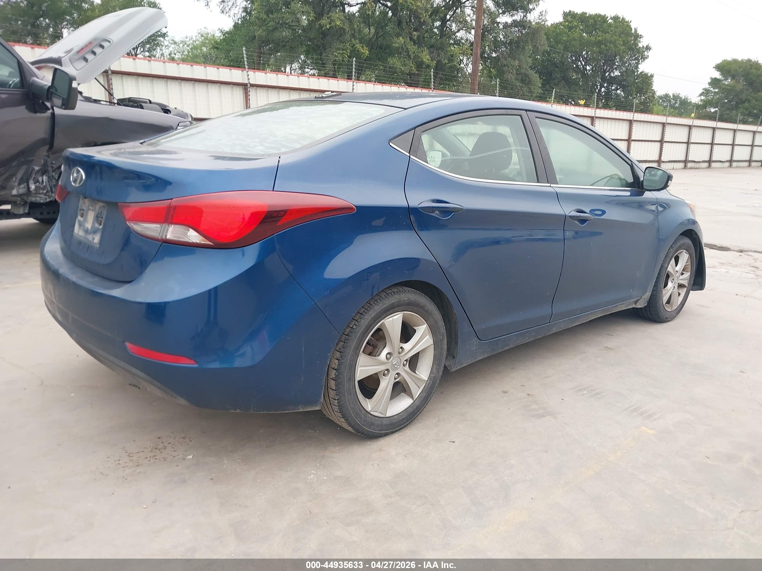 HYUNDAI ELANTRA image 4