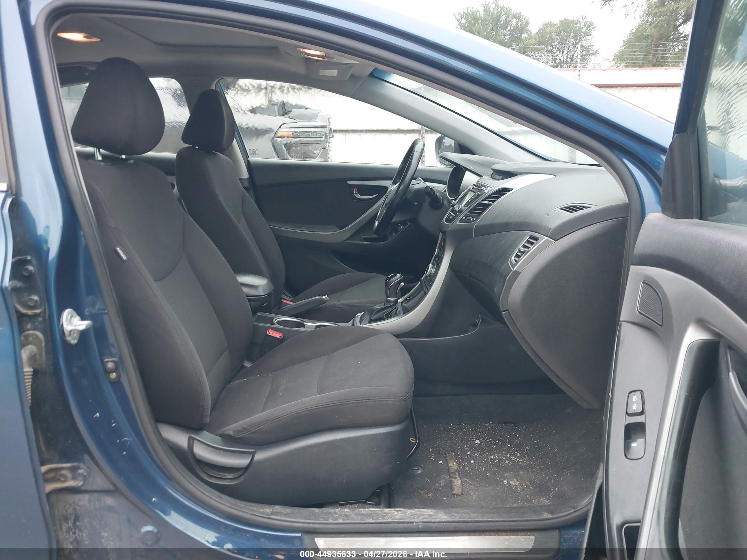 HYUNDAI ELANTRA image 5