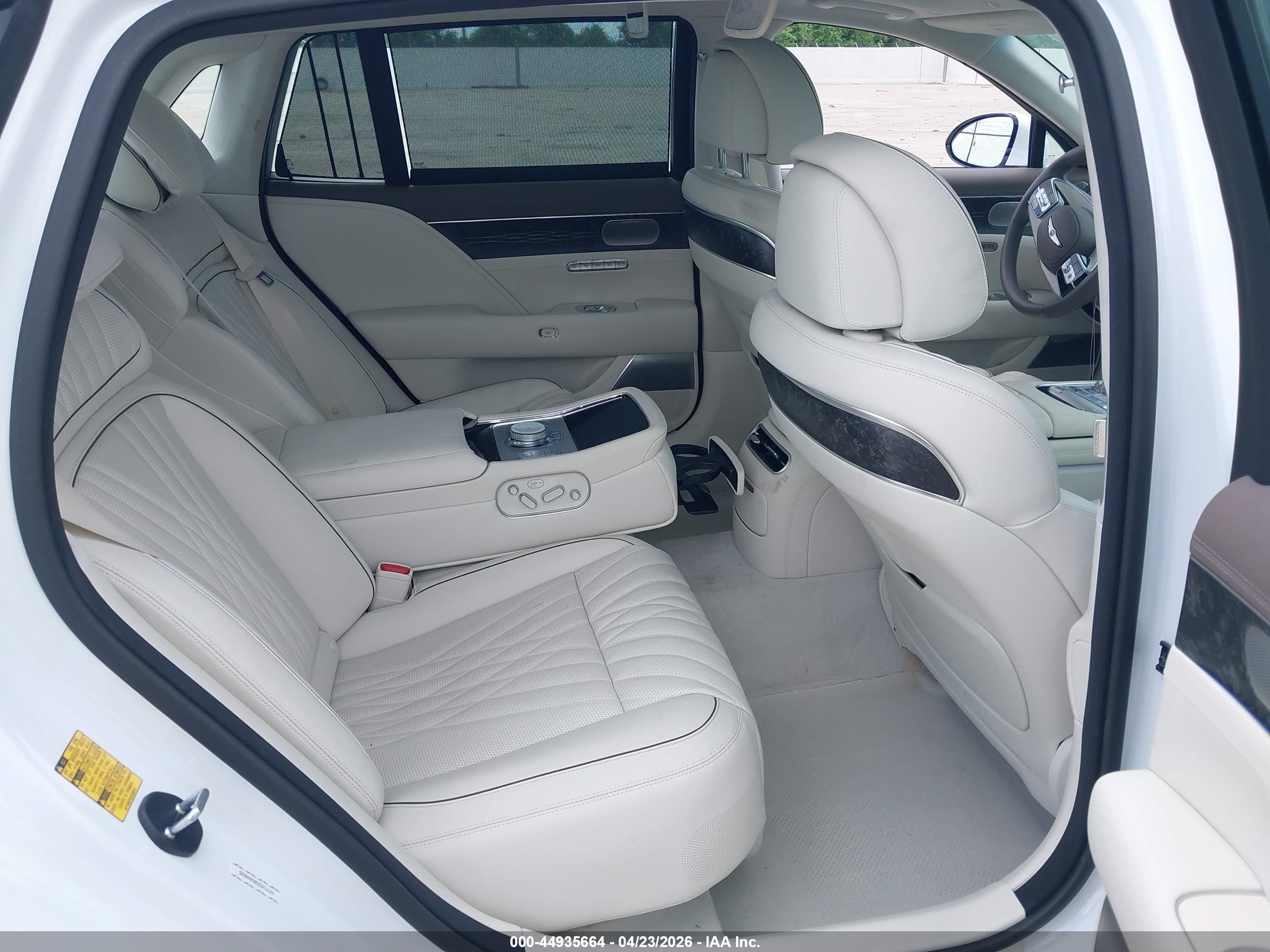 GENESIS G90 image 8
