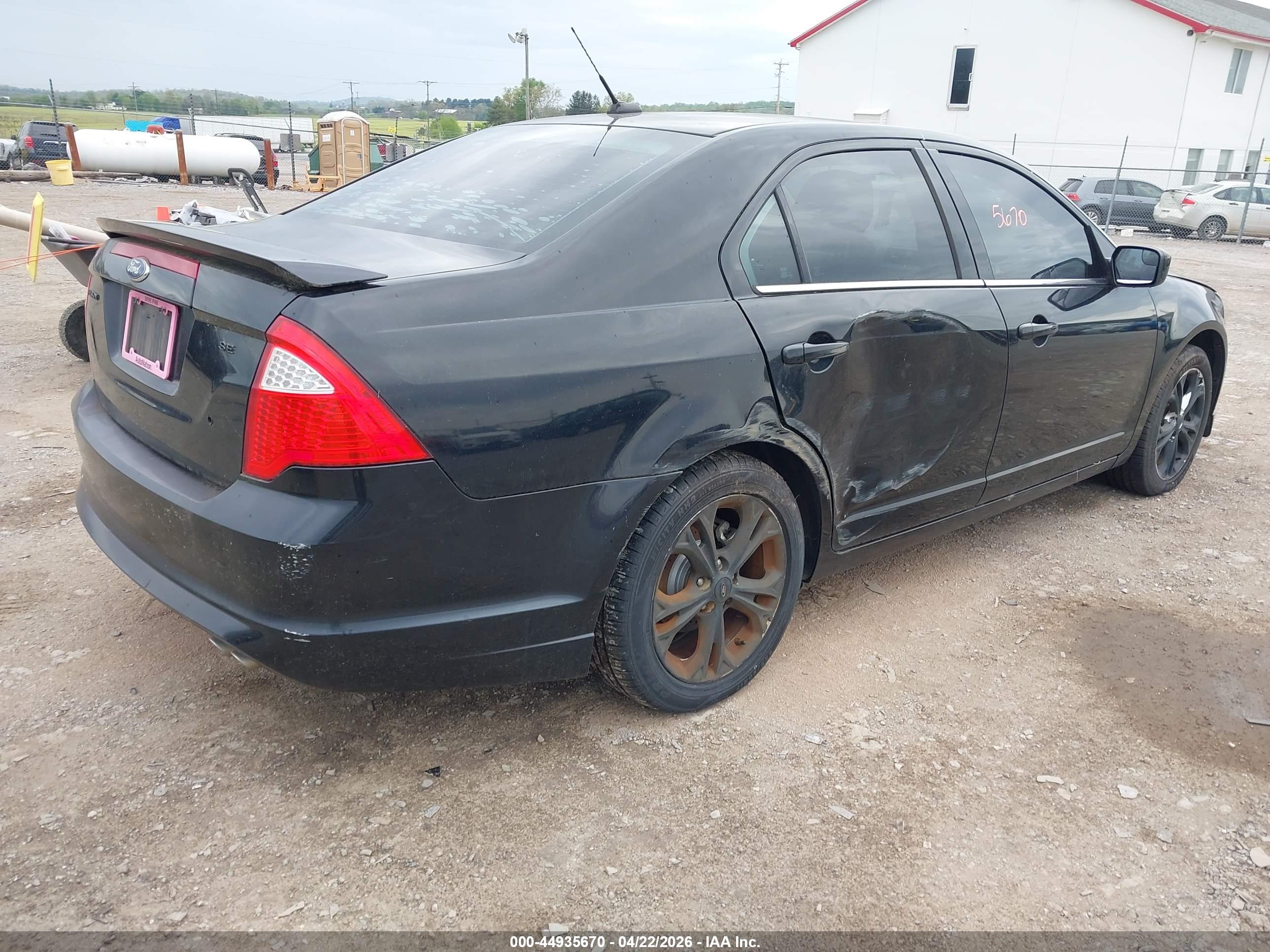 FORD FUSION image 4