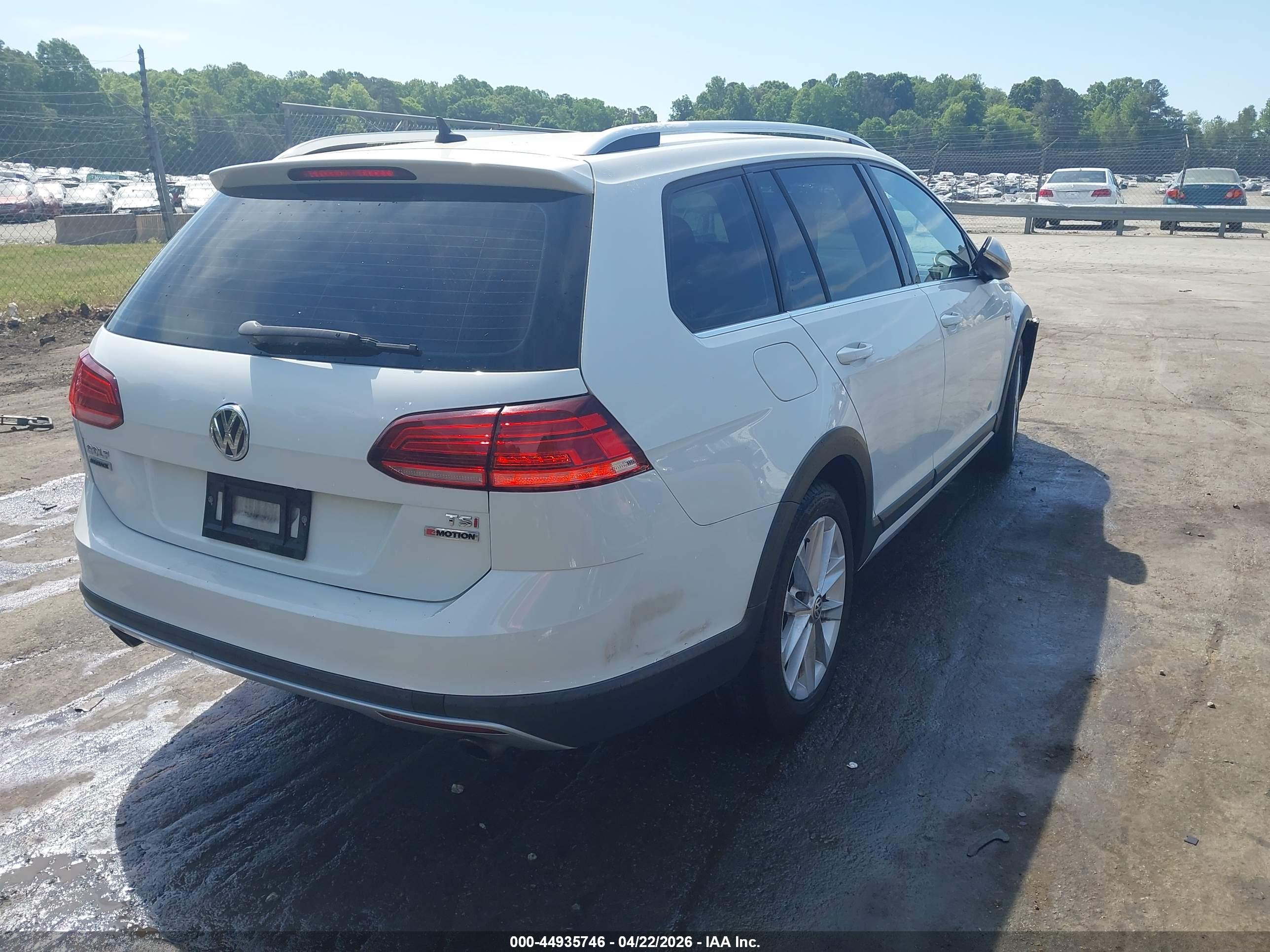 VOLKSWAGEN GOLF image 4