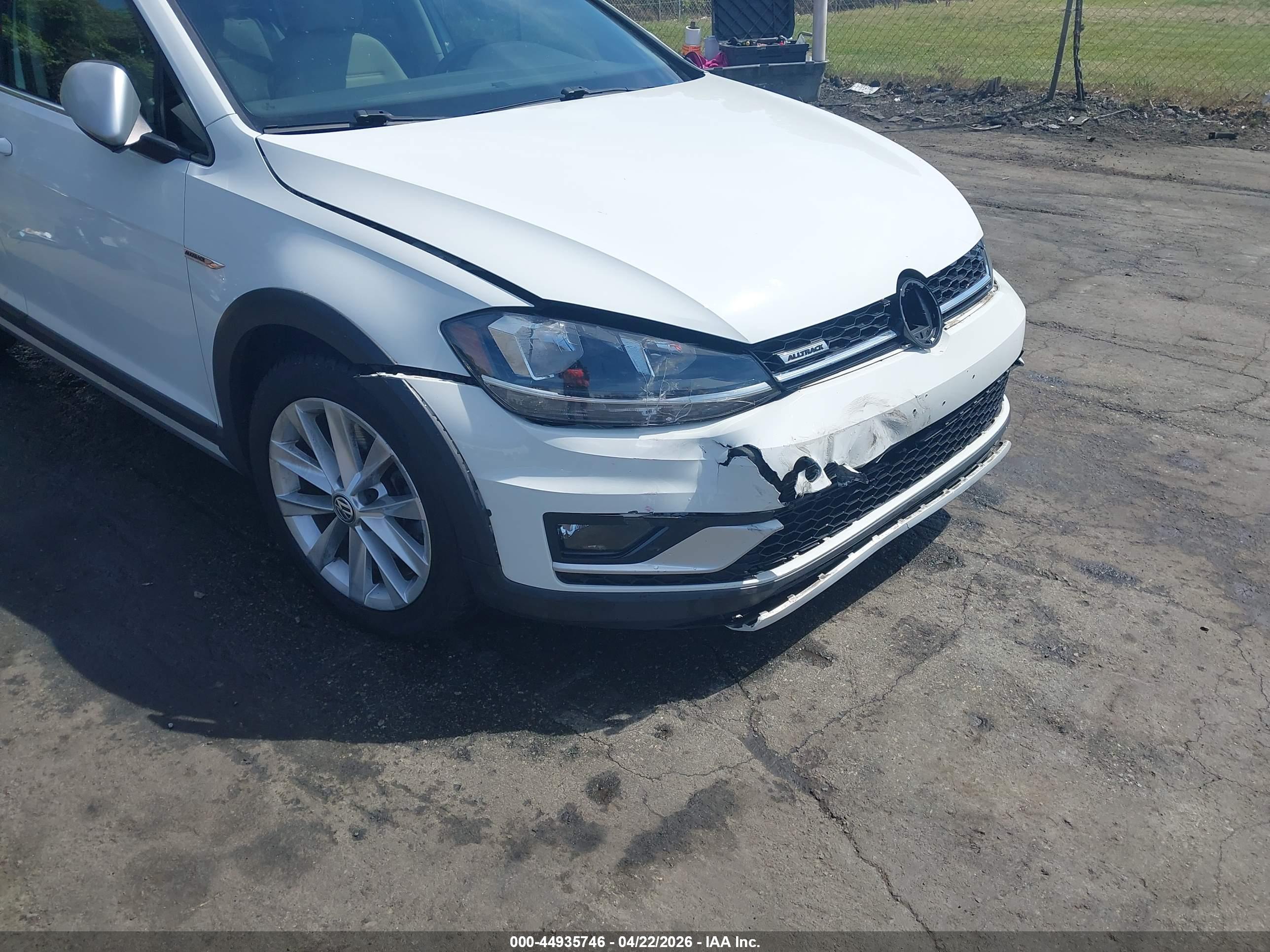 VOLKSWAGEN GOLF image 6