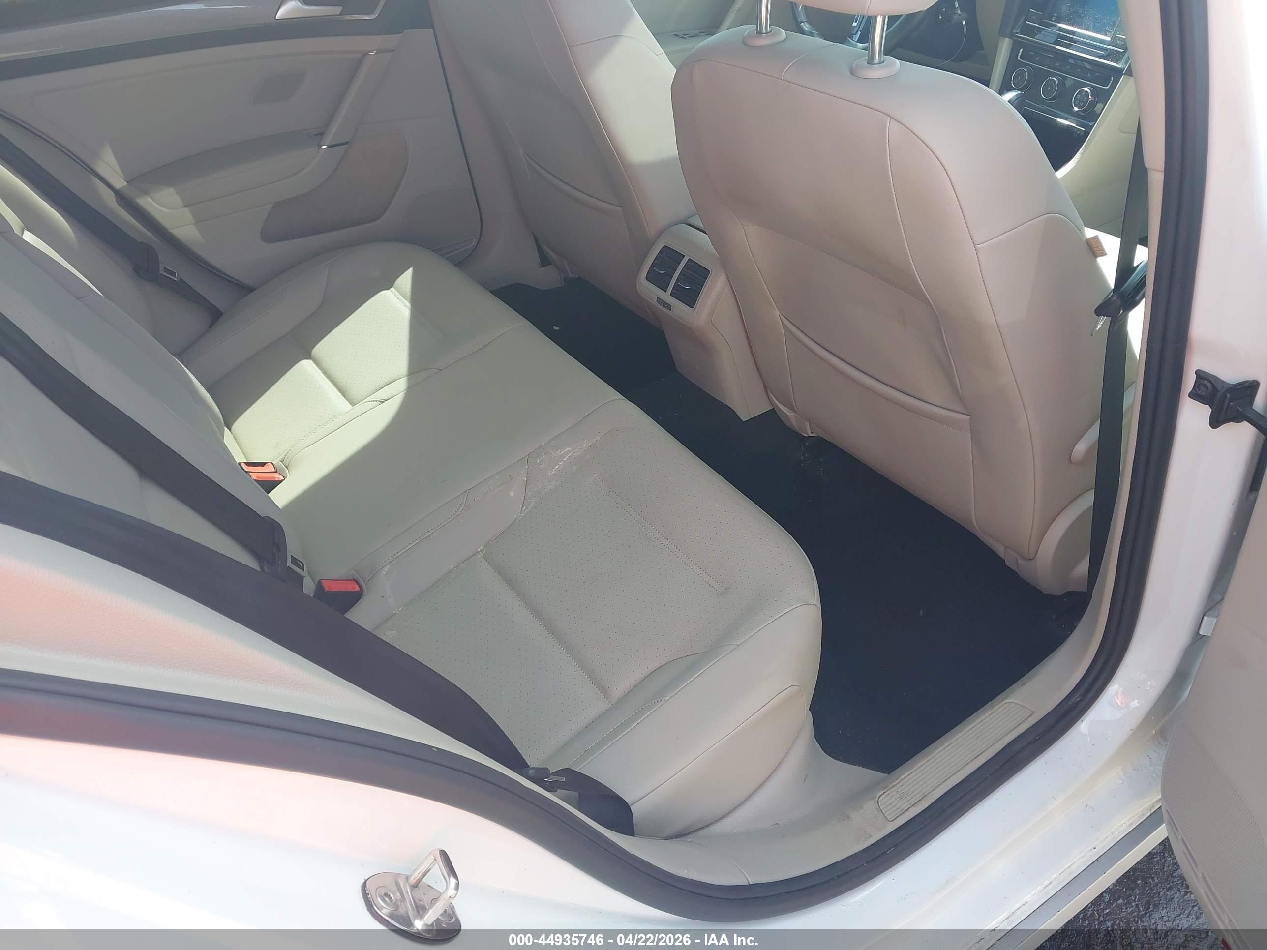 VOLKSWAGEN GOLF image 8