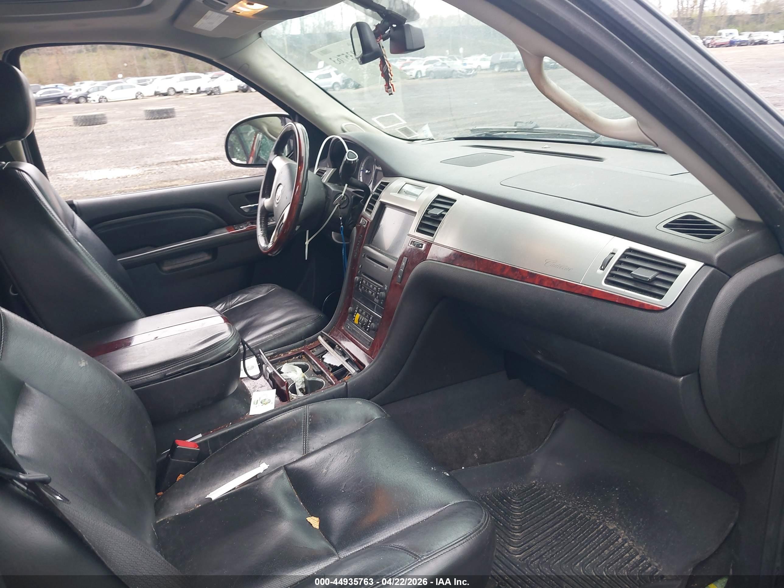 CADILLAC ESCALADE image 5