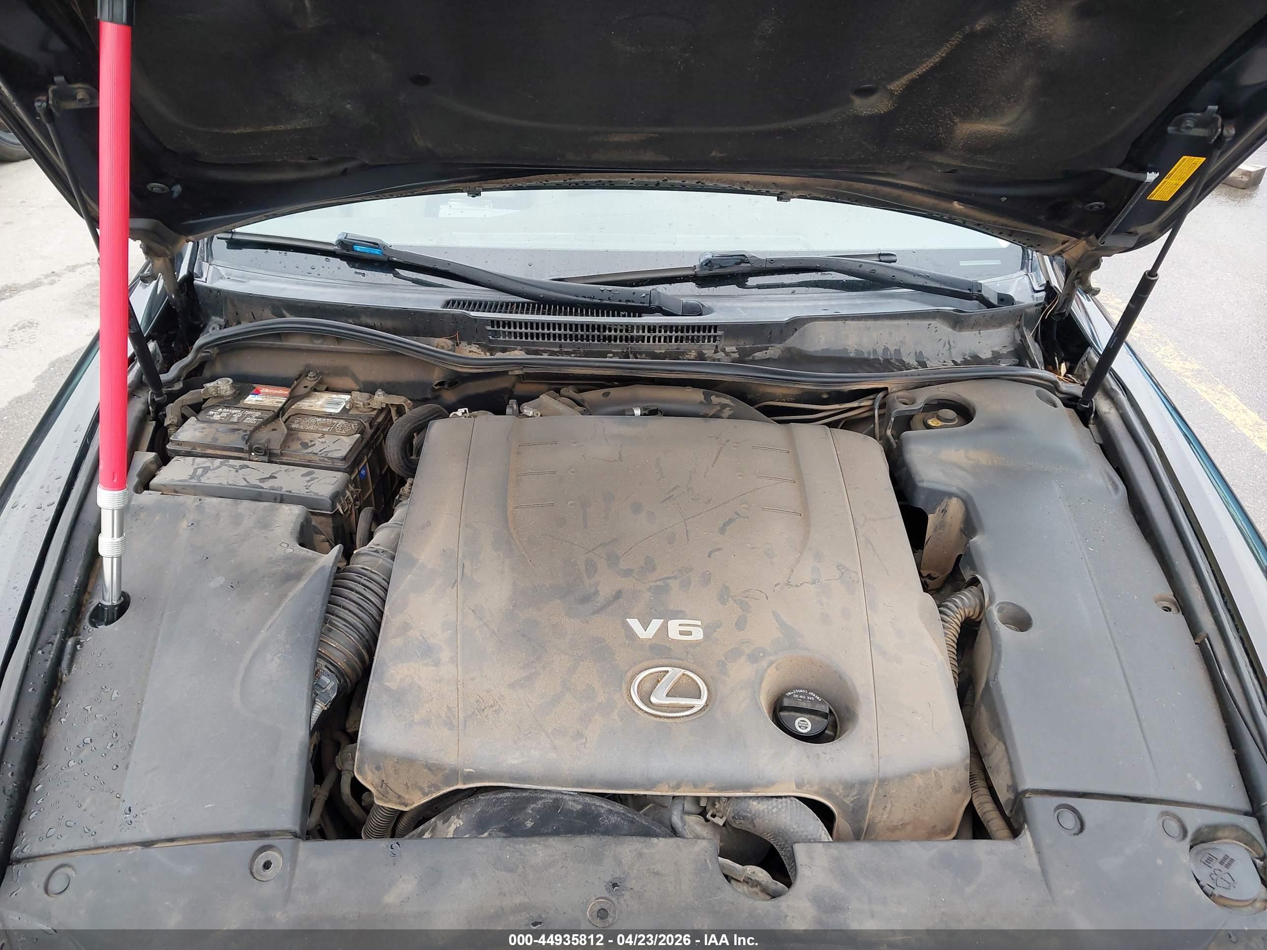 LEXUS IS image 10