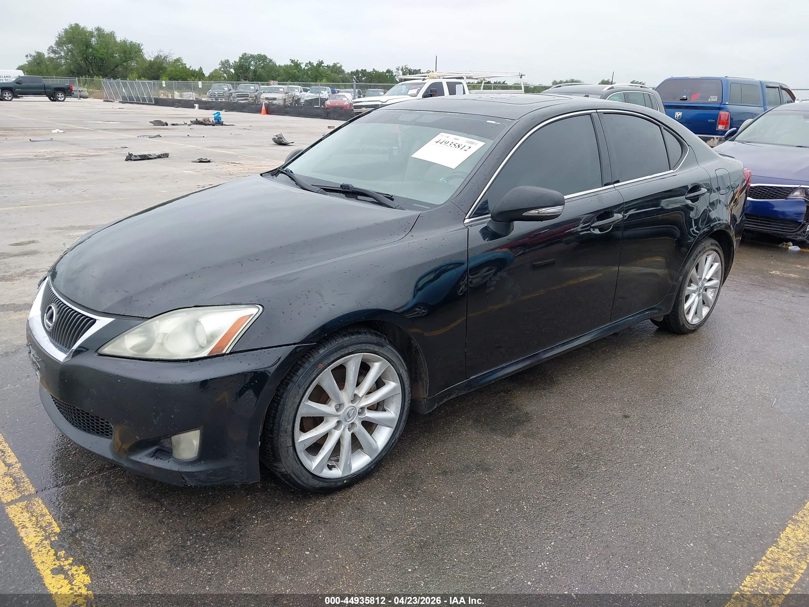 LEXUS IS image 2