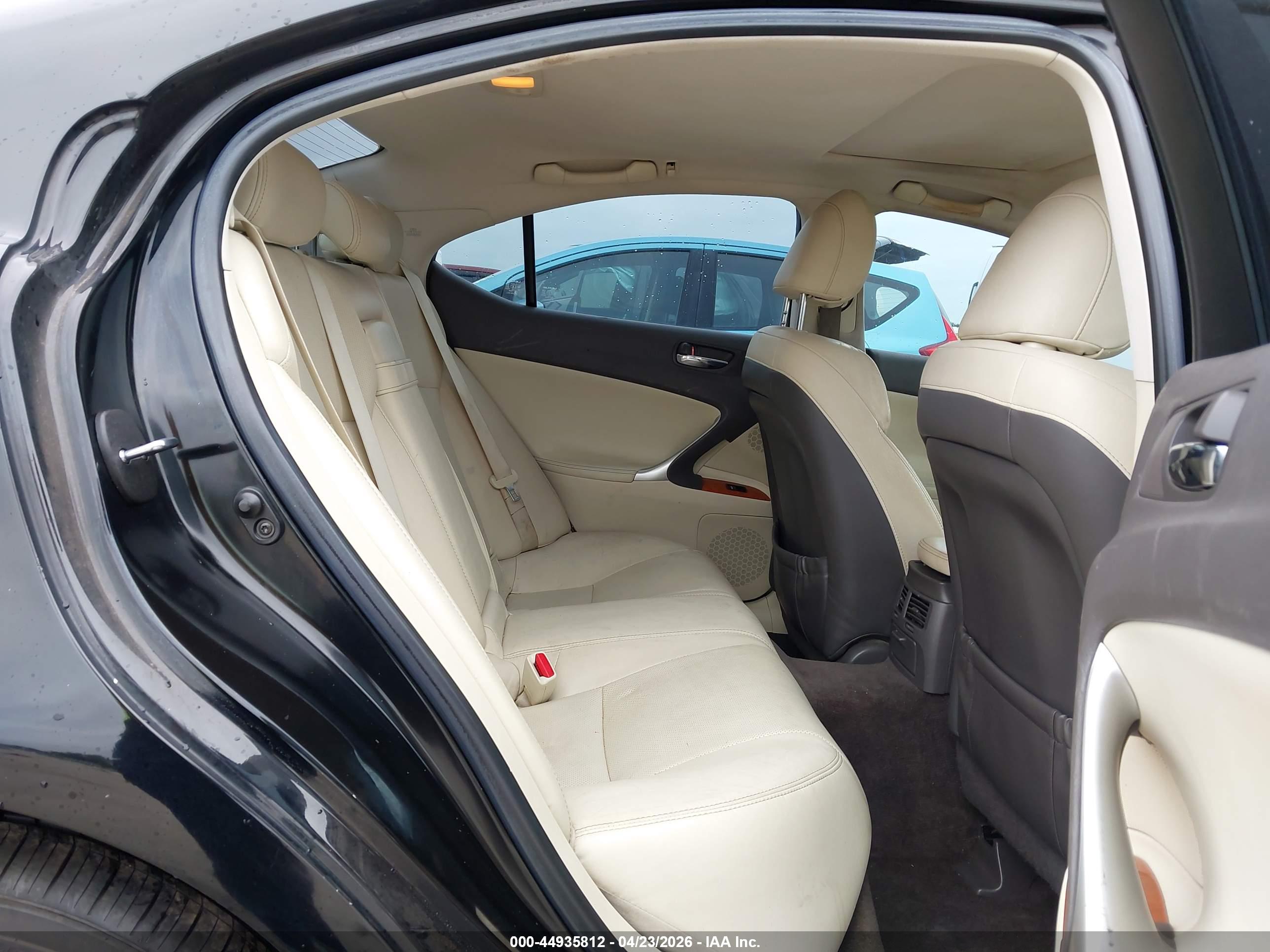 LEXUS IS image 8