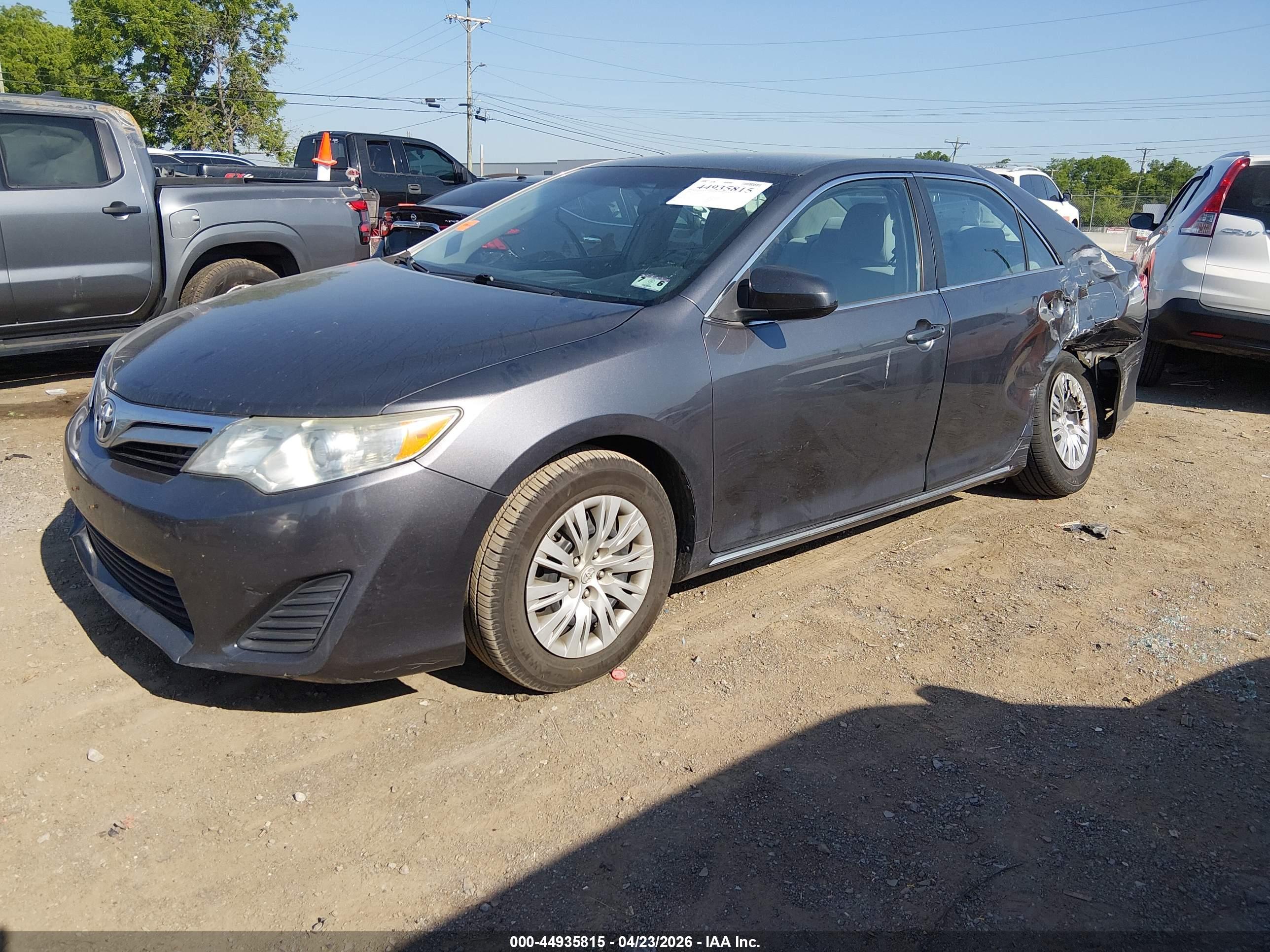 TOYOTA CAMRY image 2