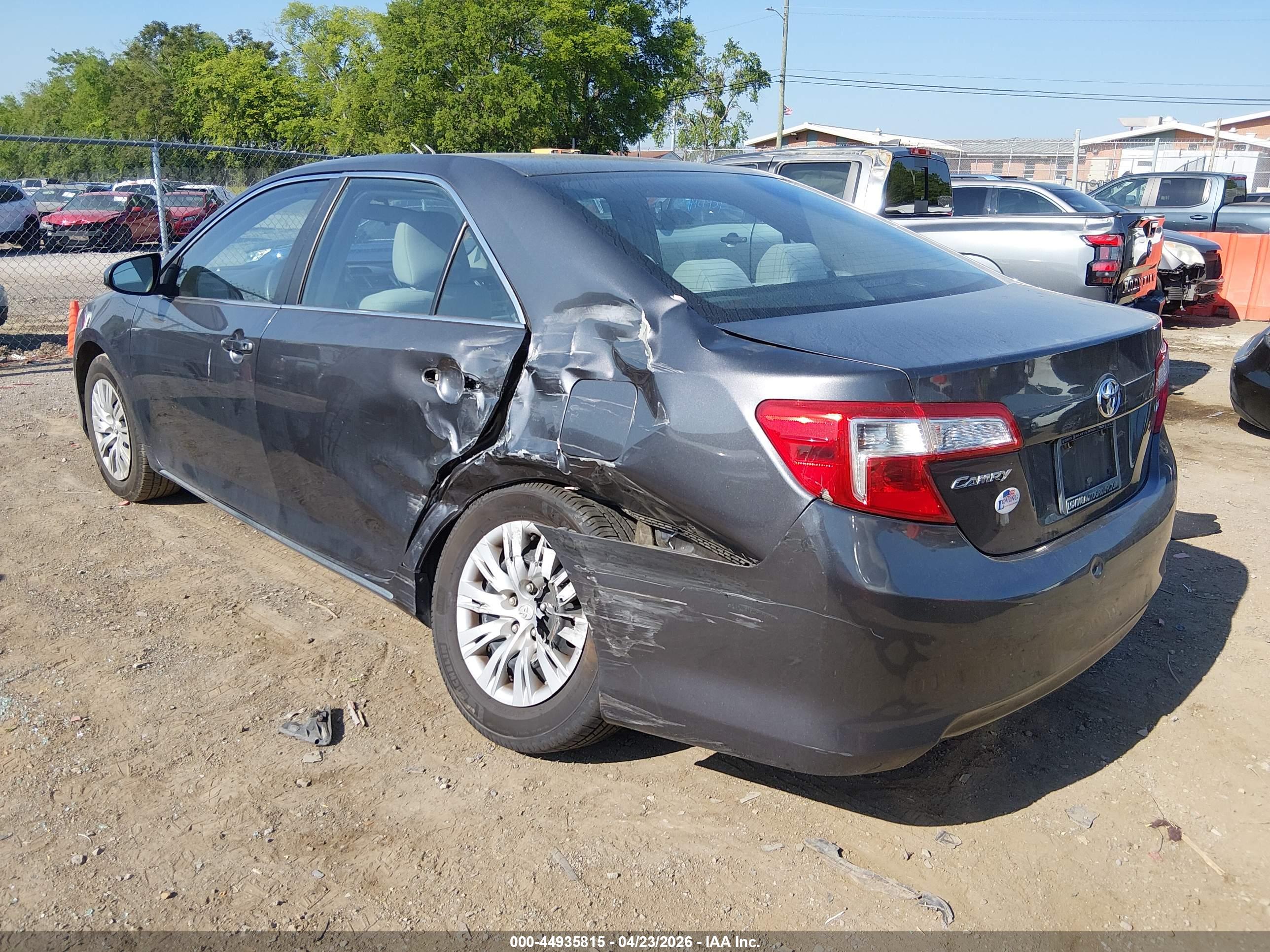 TOYOTA CAMRY image 3