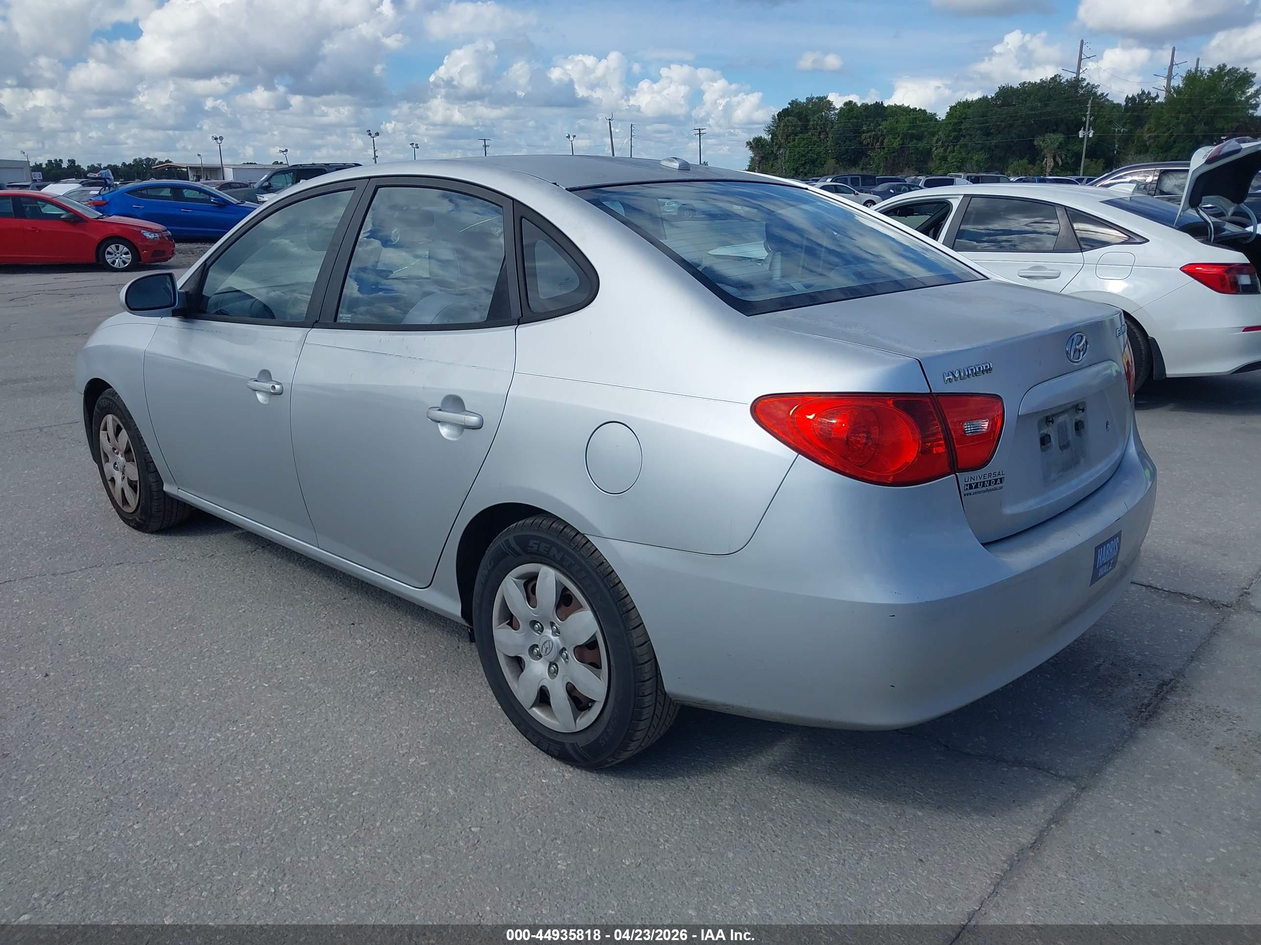 HYUNDAI ELANTRA image 3