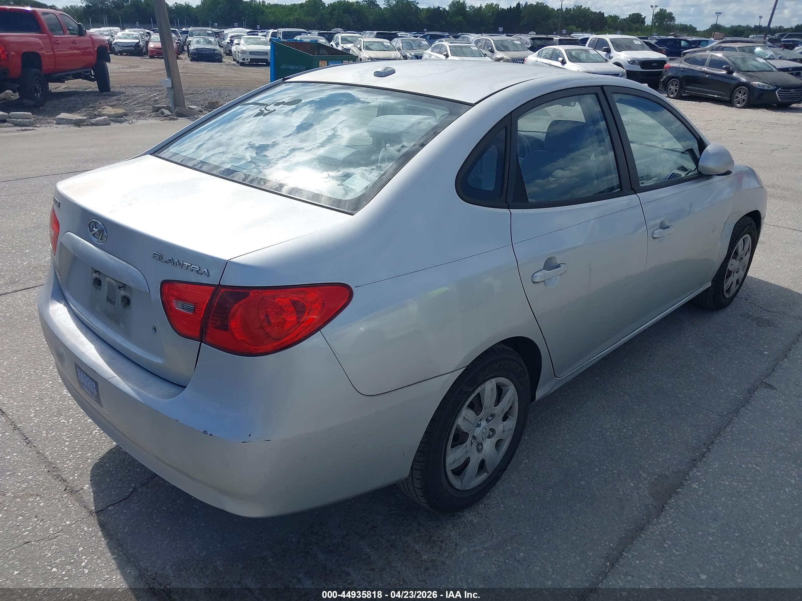 HYUNDAI ELANTRA image 4