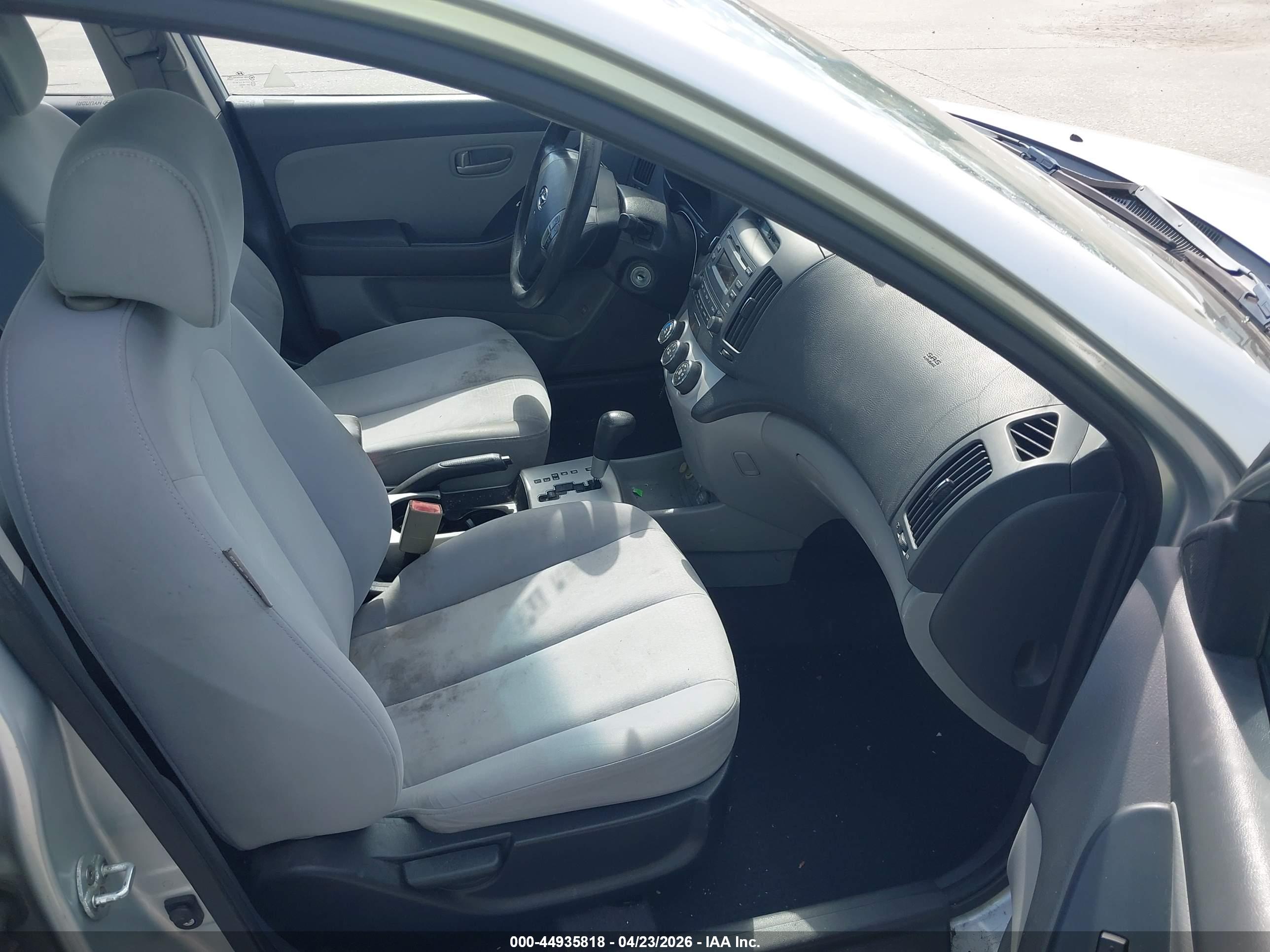 HYUNDAI ELANTRA image 5