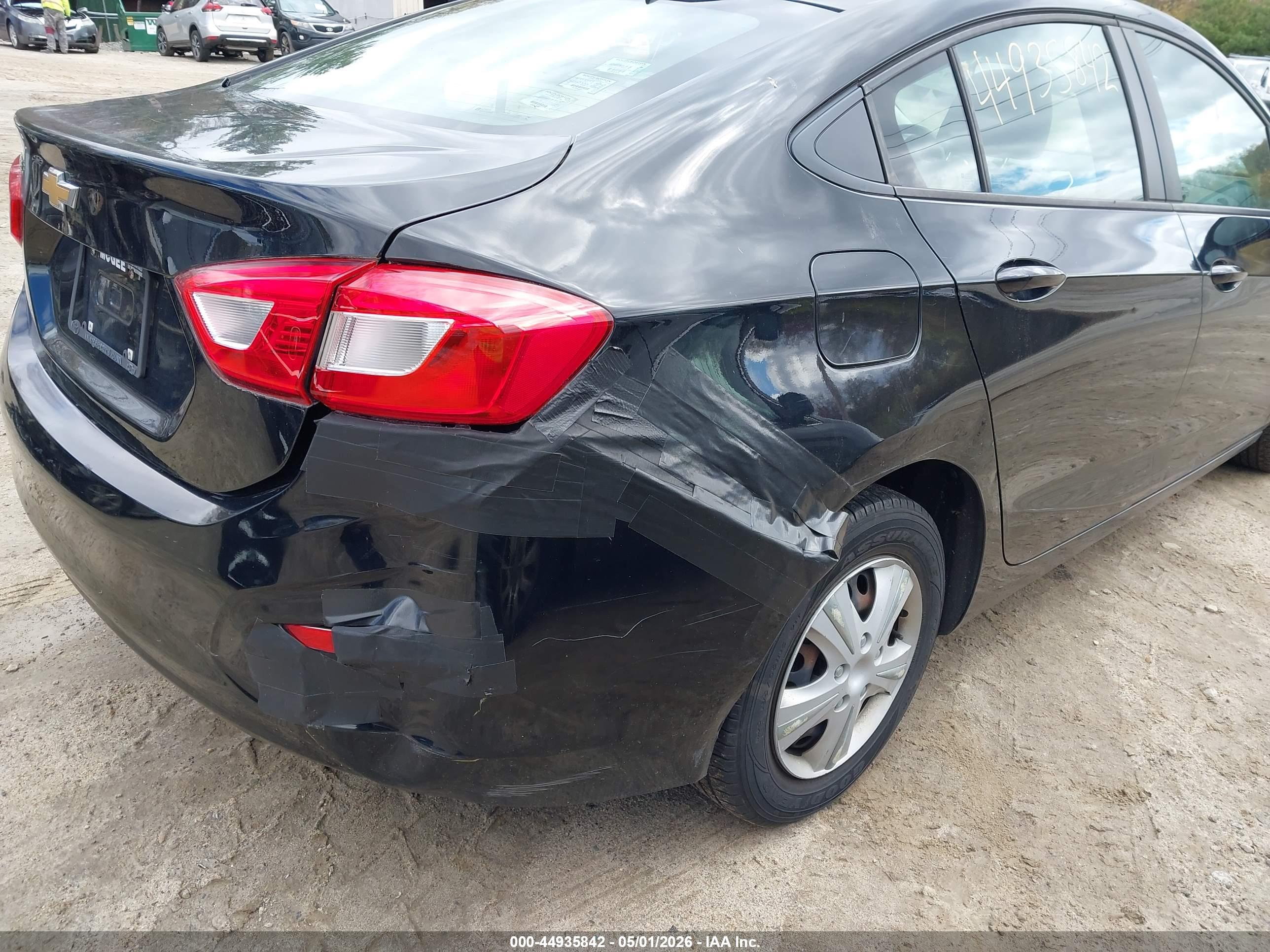 CHEVROLET CRUZE image 4