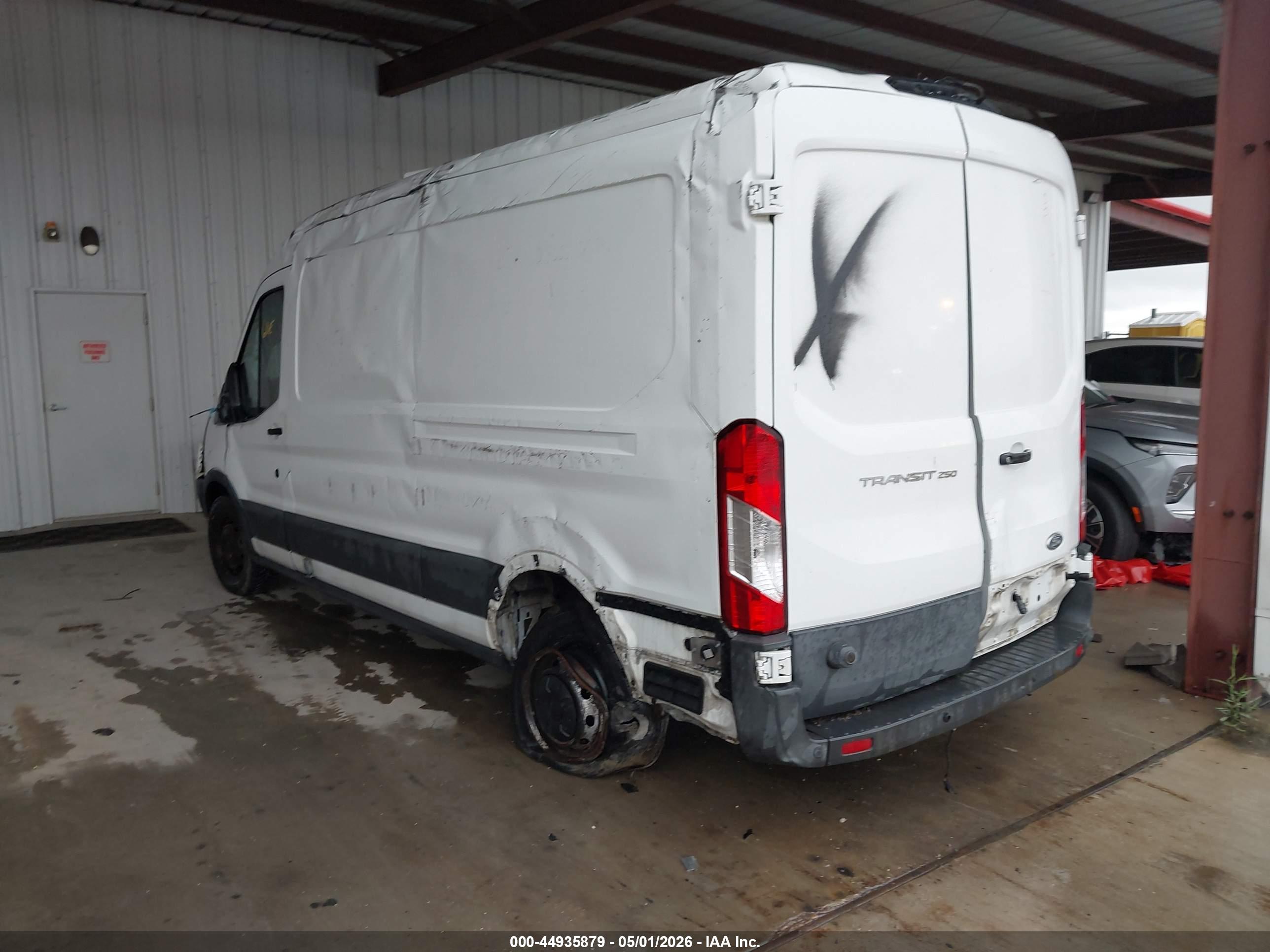 FORD TRANSIT-250 image 3