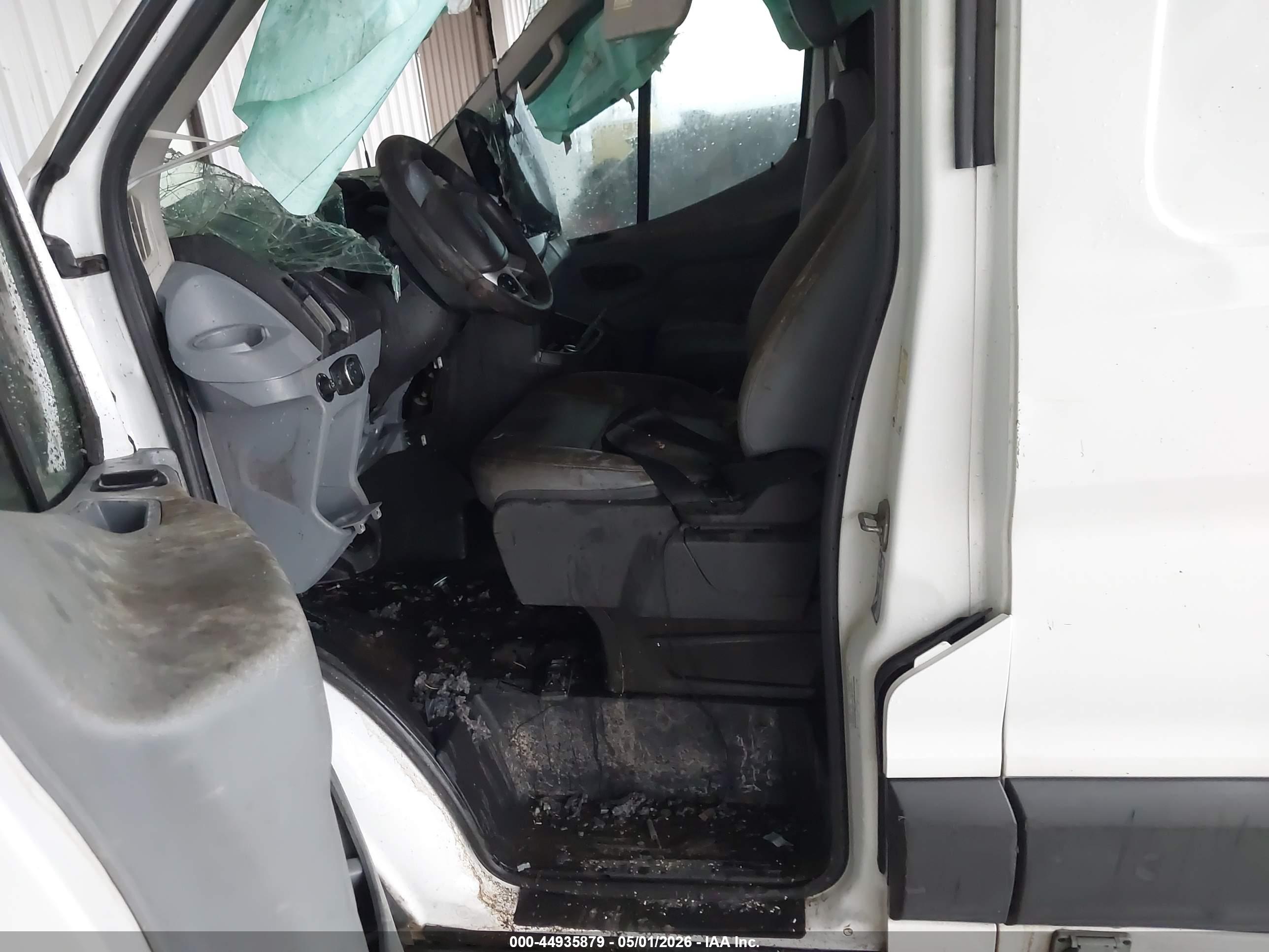 FORD TRANSIT-250 image 8