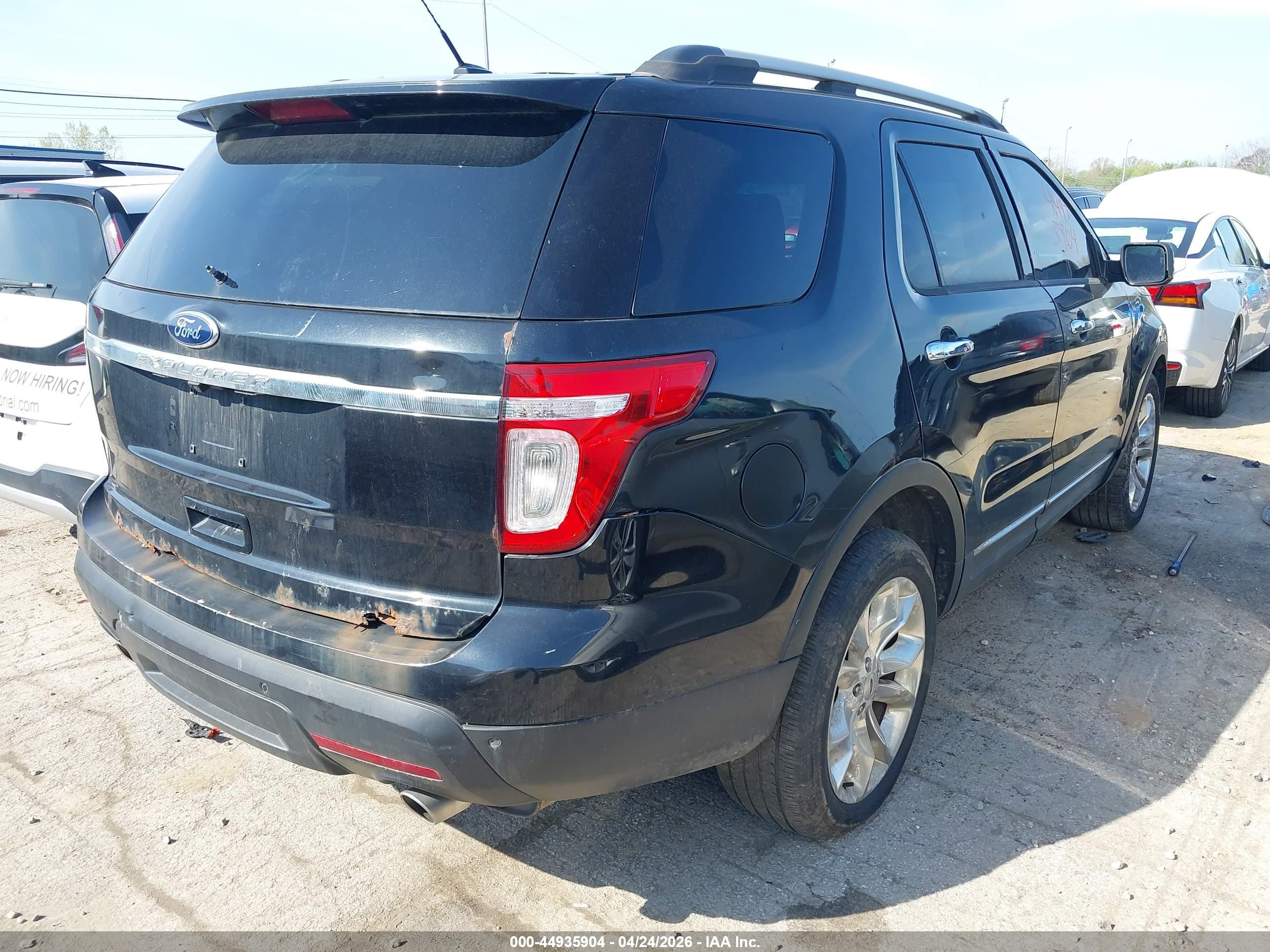 FORD EXPLORER image 4