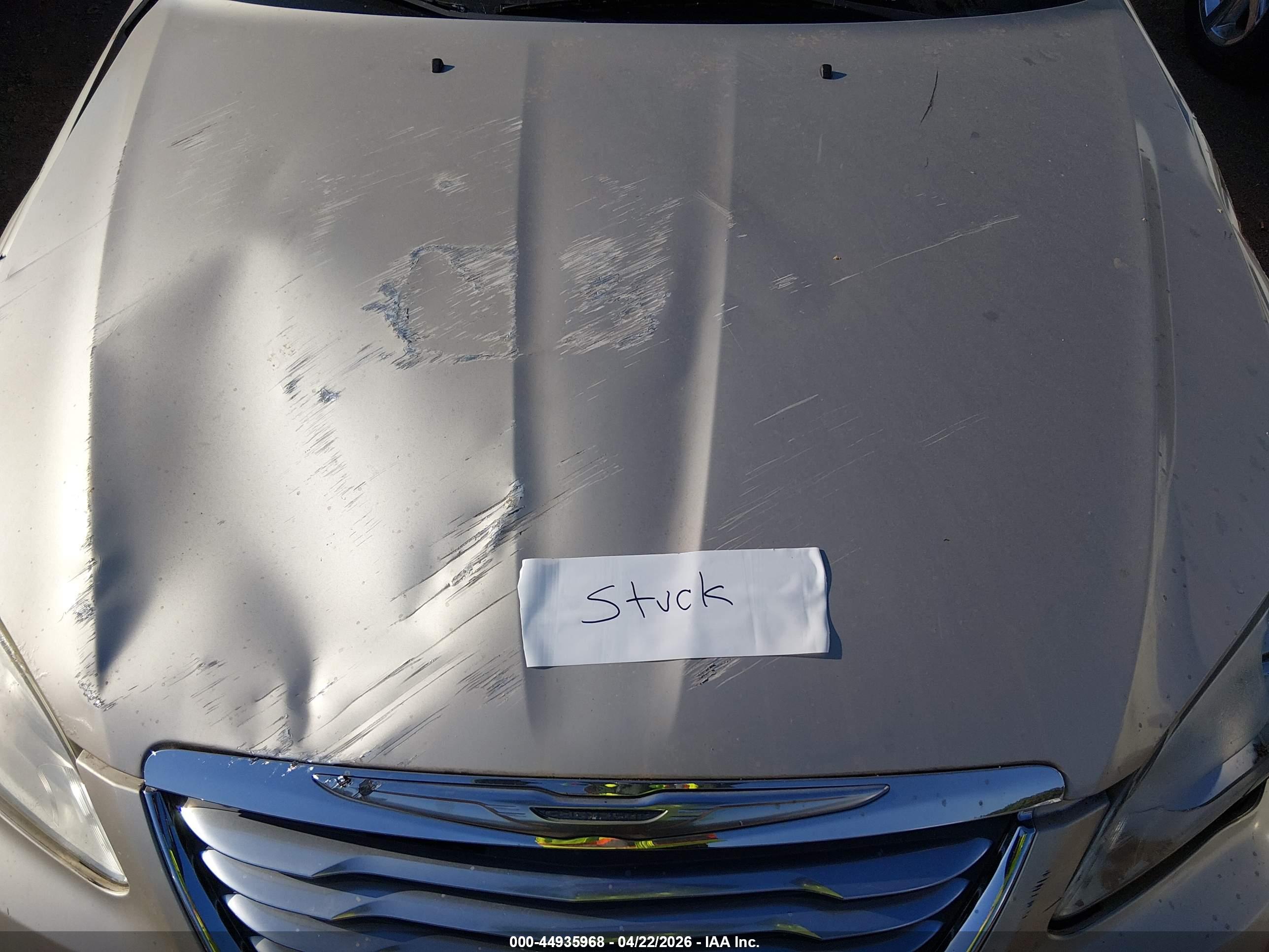 CHRYSLER 200 image 10