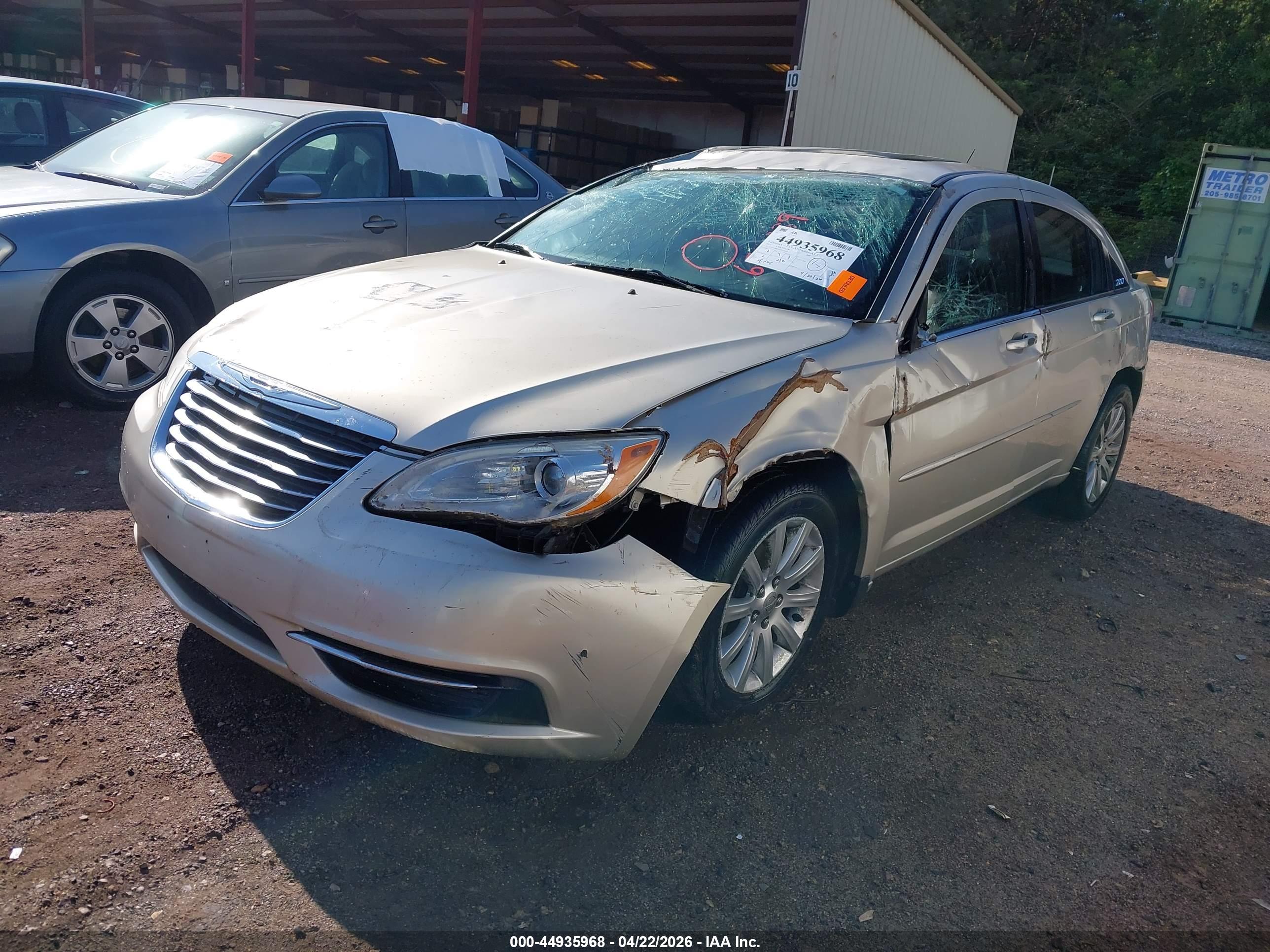 CHRYSLER 200 image 2