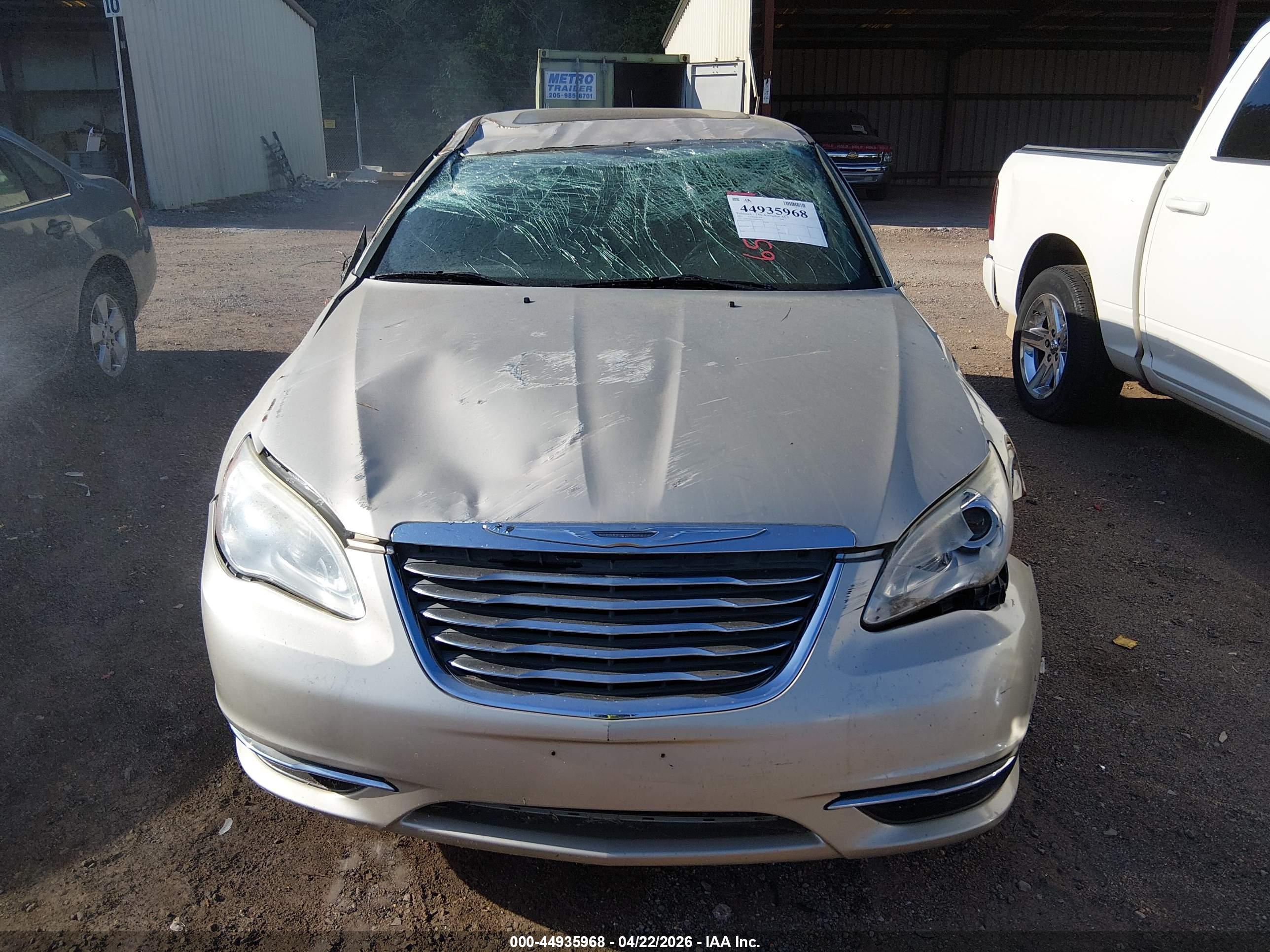 CHRYSLER 200 image 6