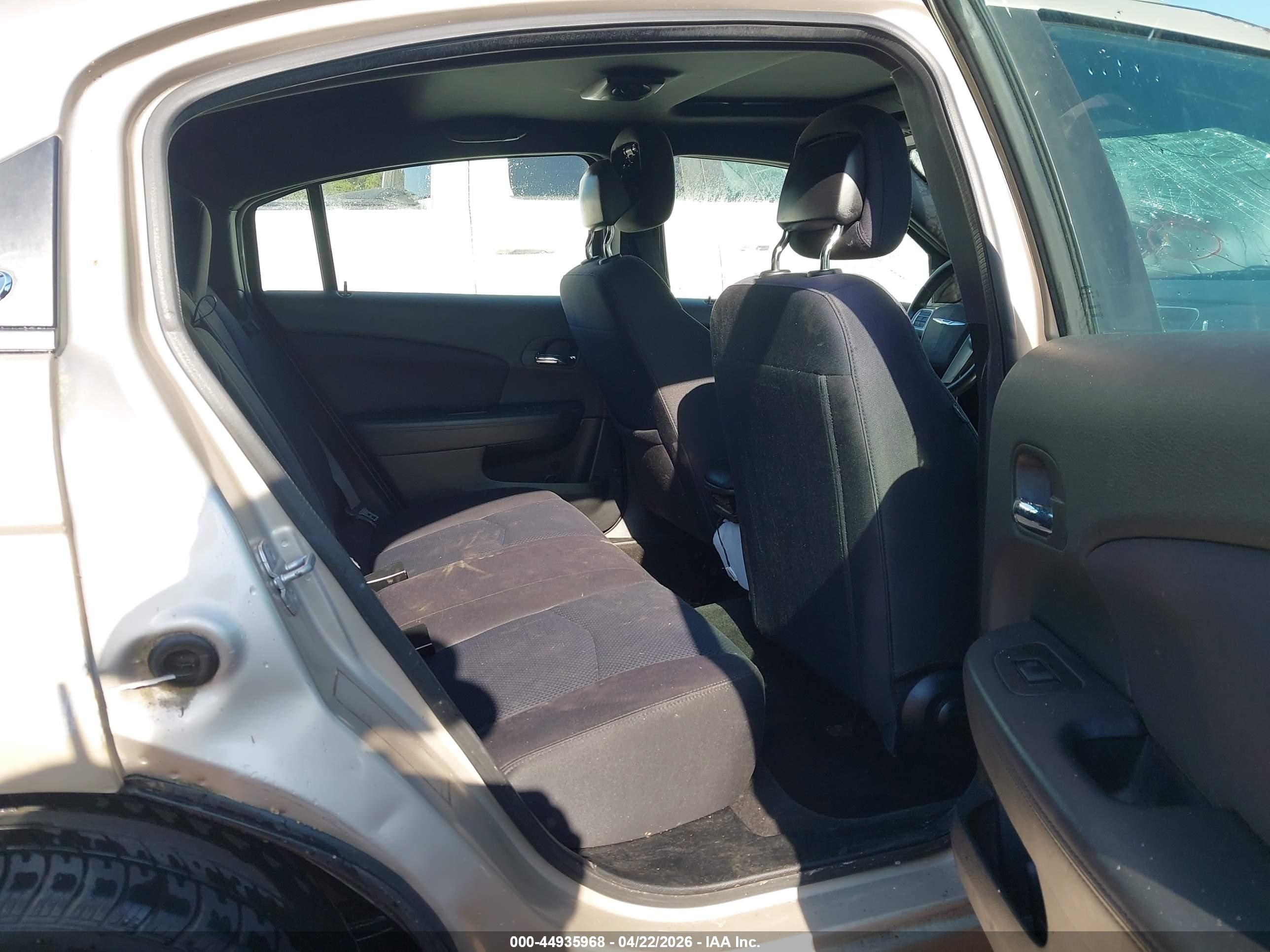 CHRYSLER 200 image 8