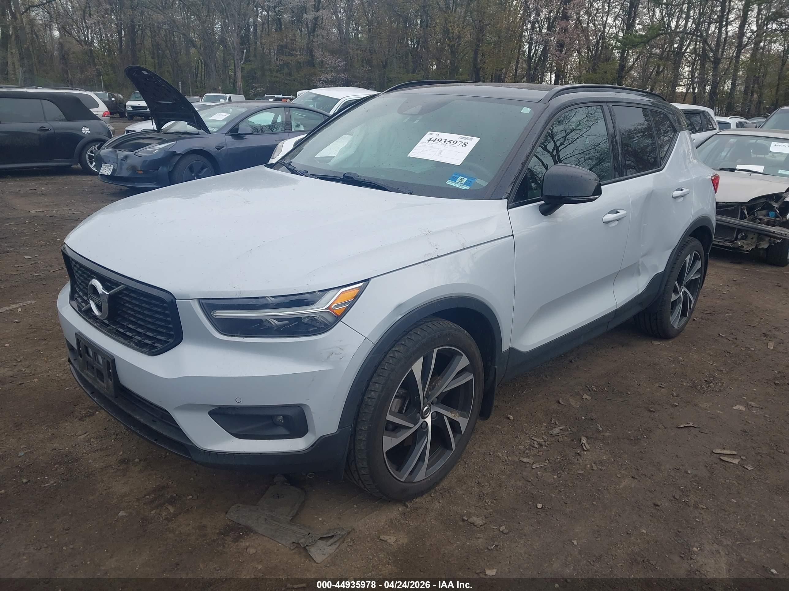VOLVO XC40 image 2
