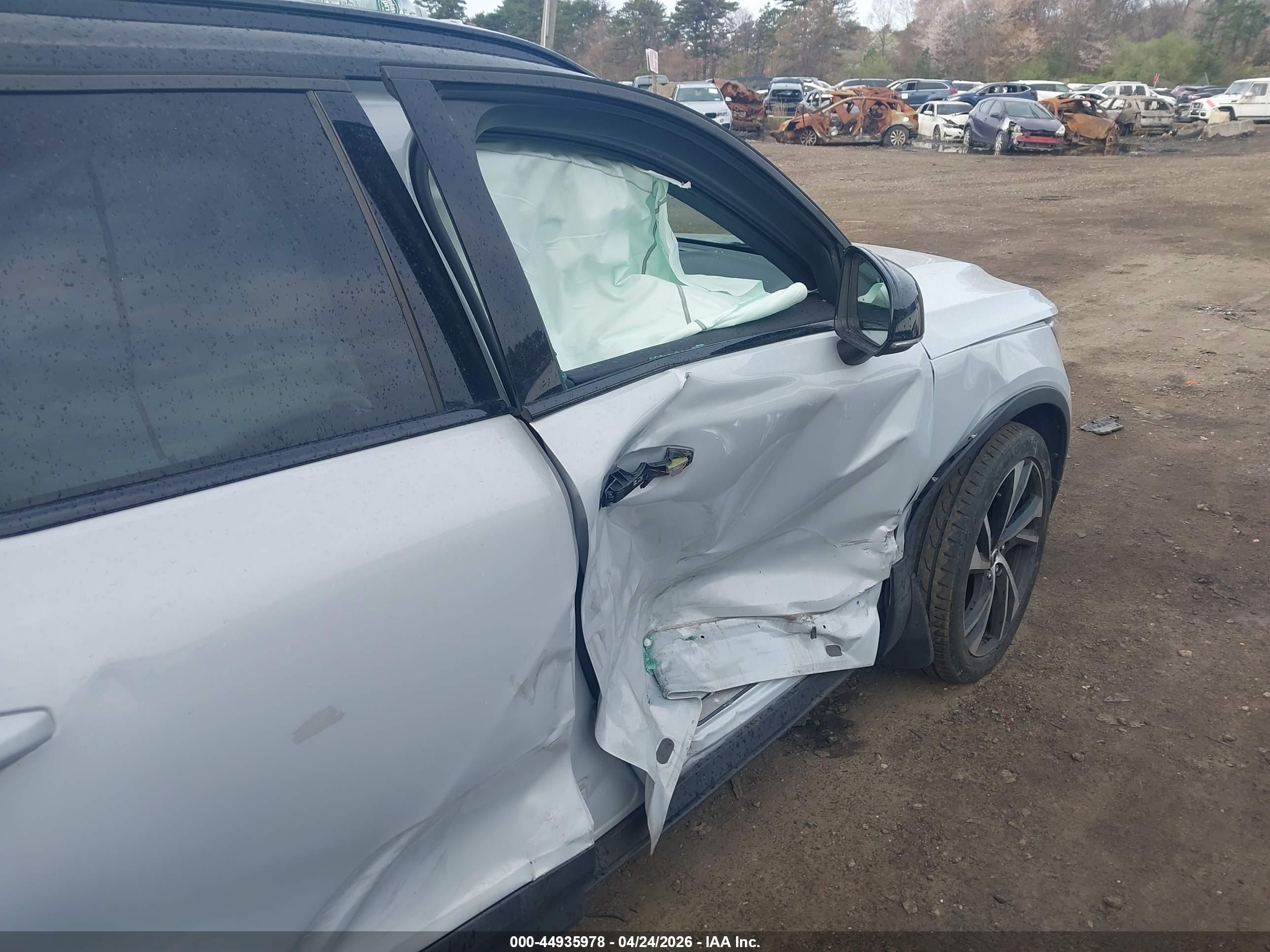 VOLVO XC40 image 6