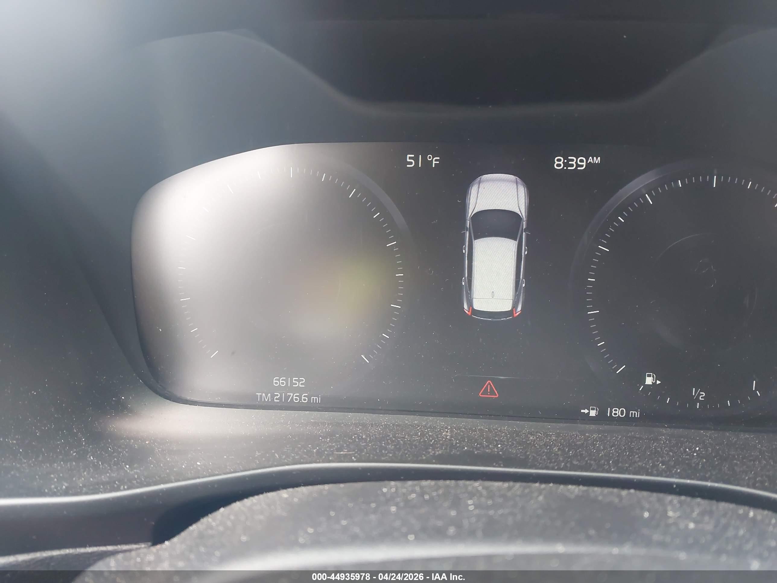 VOLVO XC40 image 7