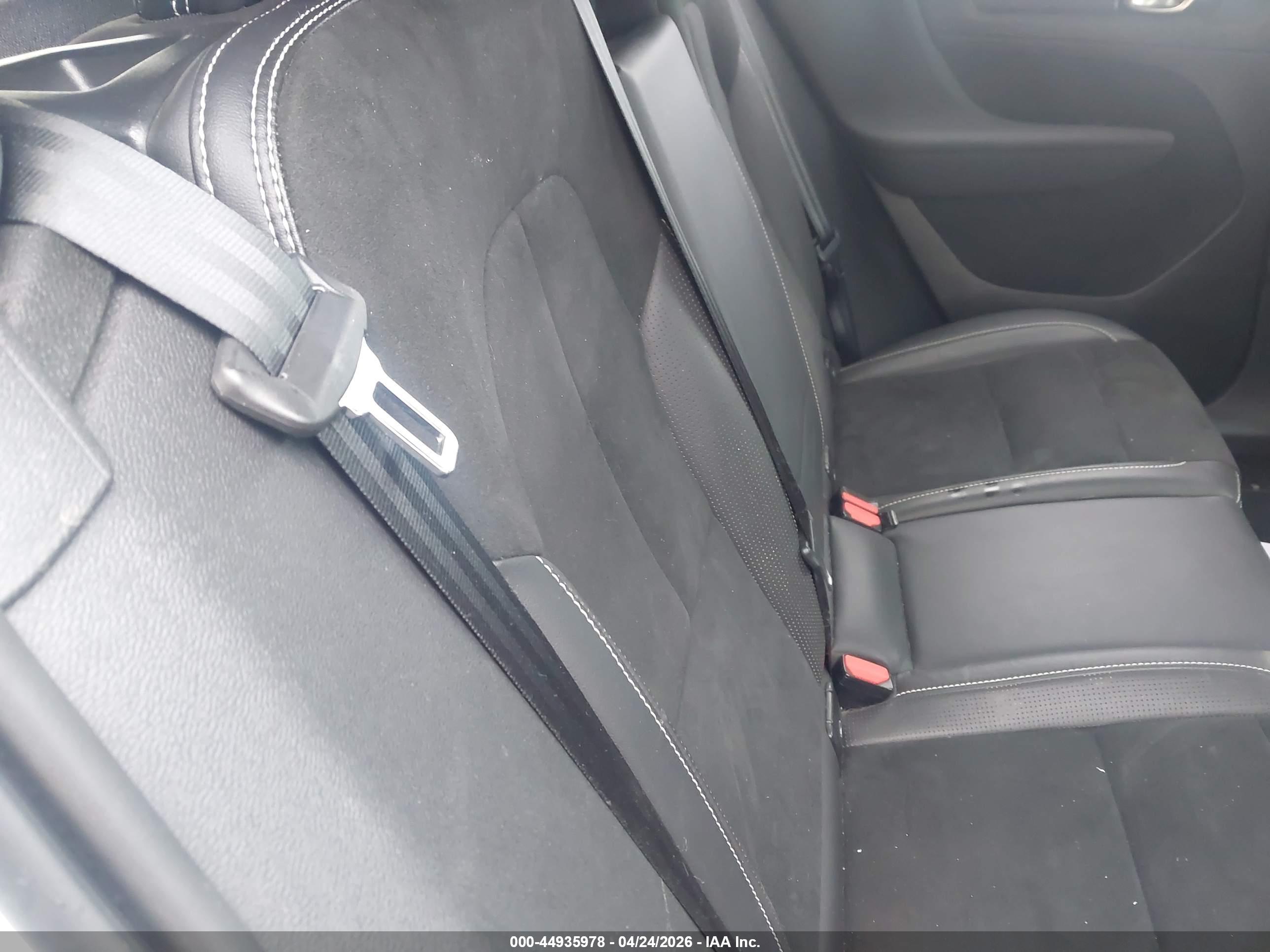 VOLVO XC40 image 8