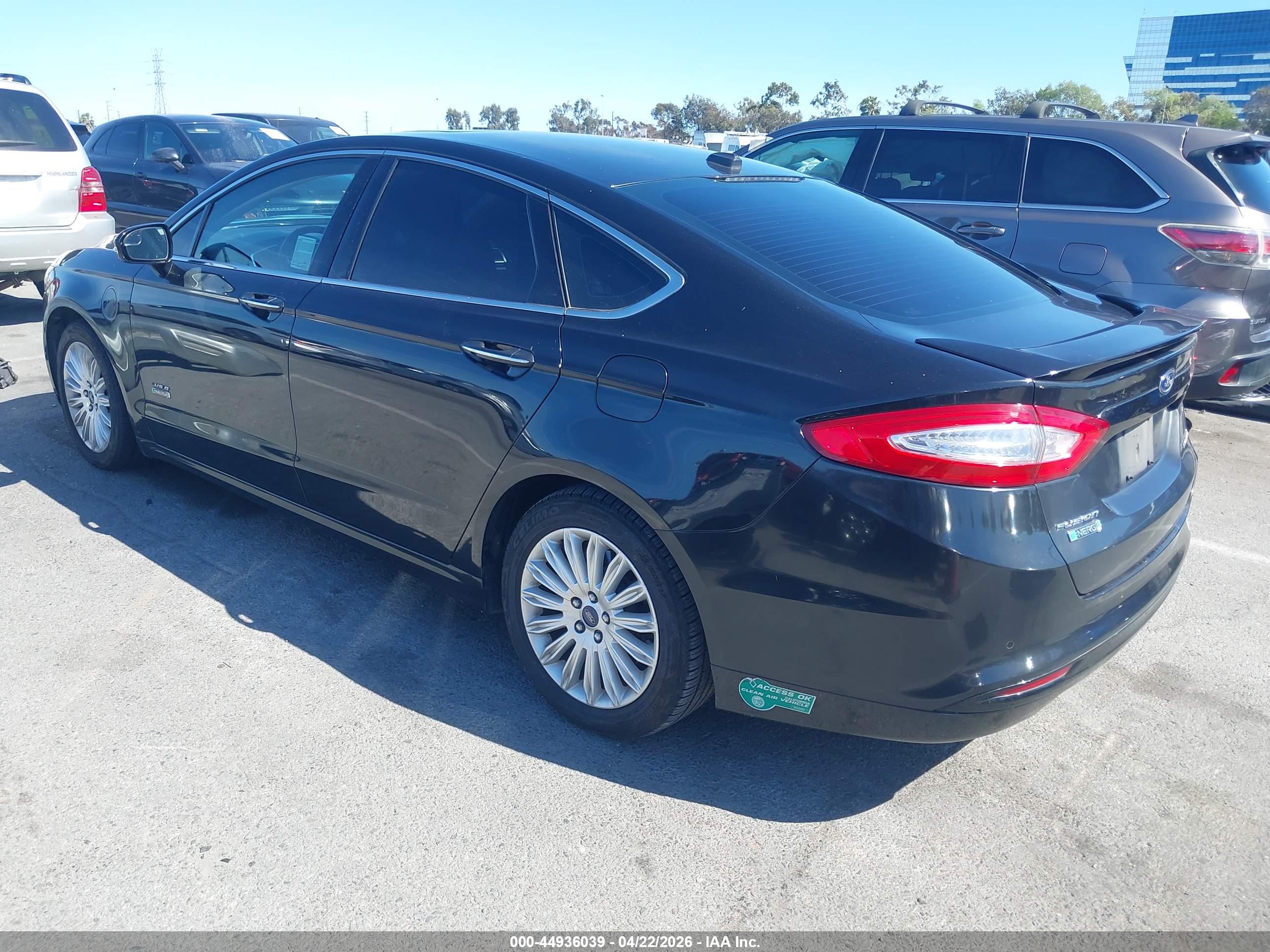 FORD FUSION image 3