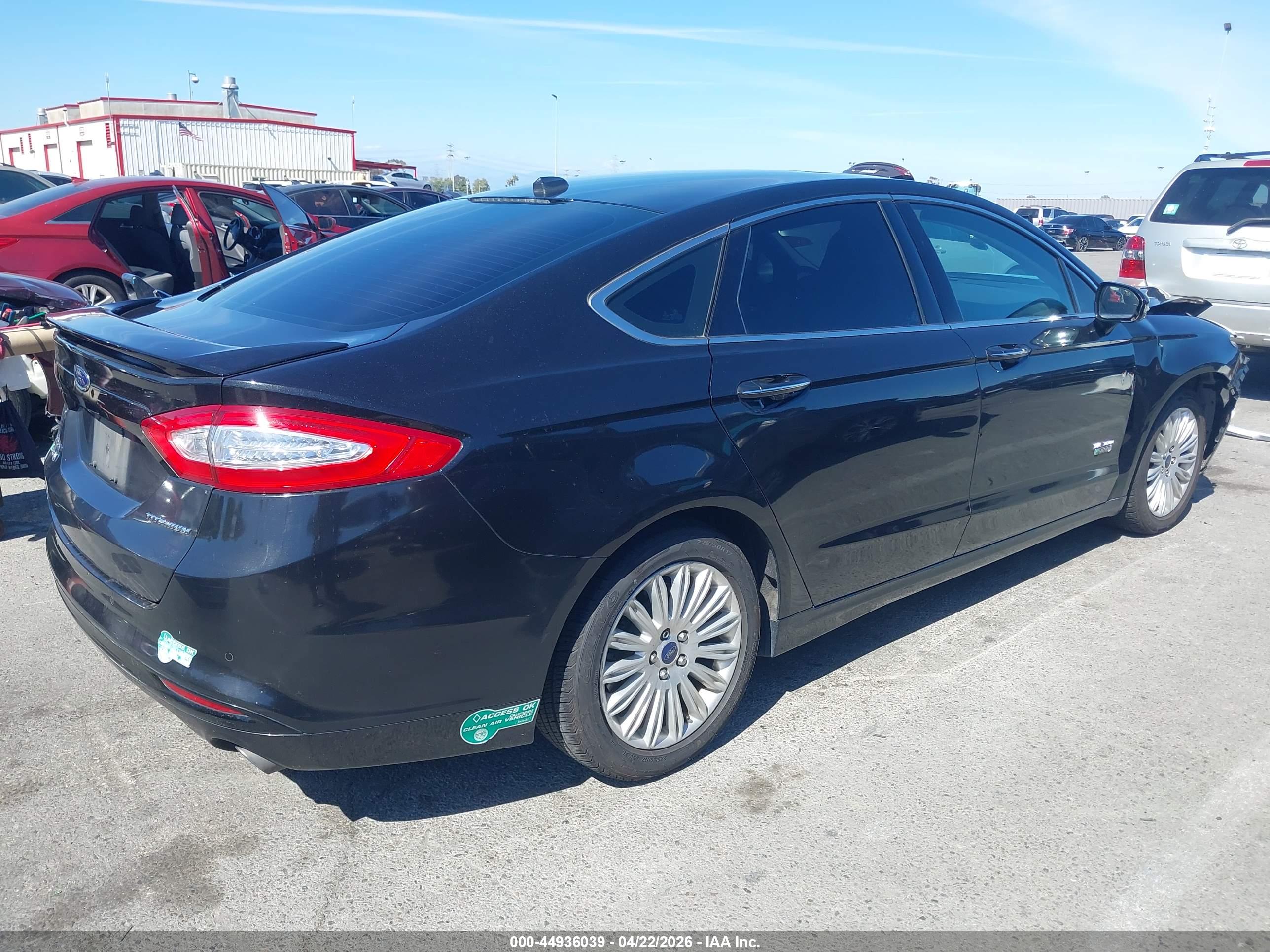 FORD FUSION image 4