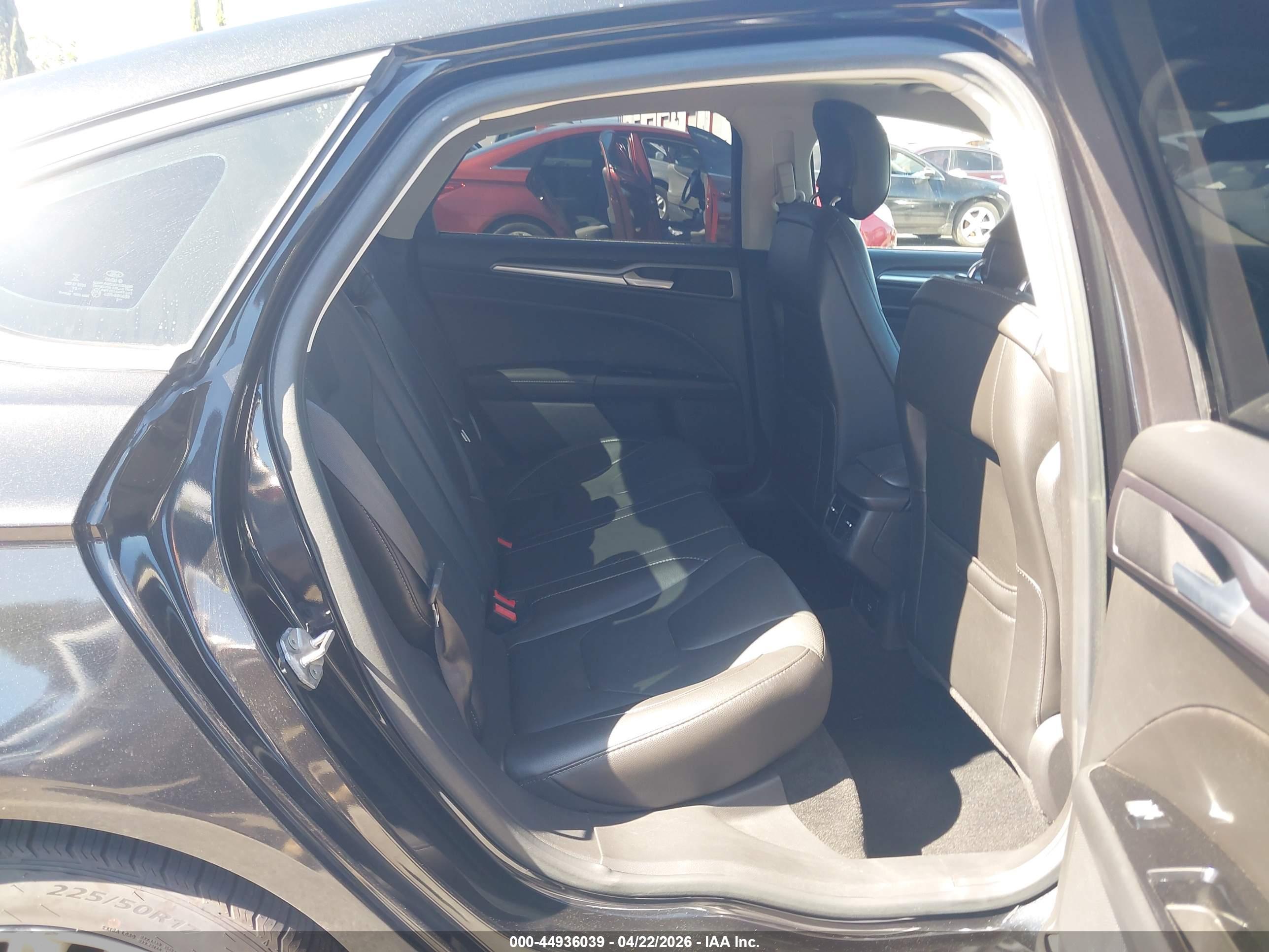 FORD FUSION image 8