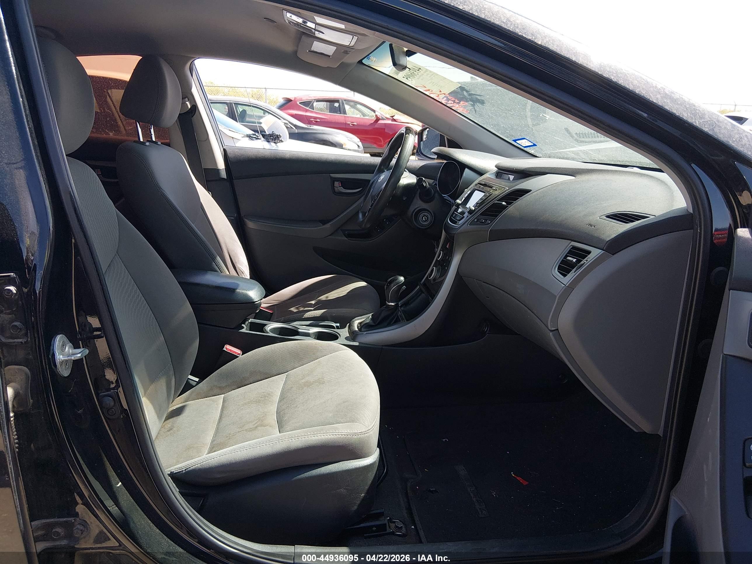 HYUNDAI ELANTRA image 5